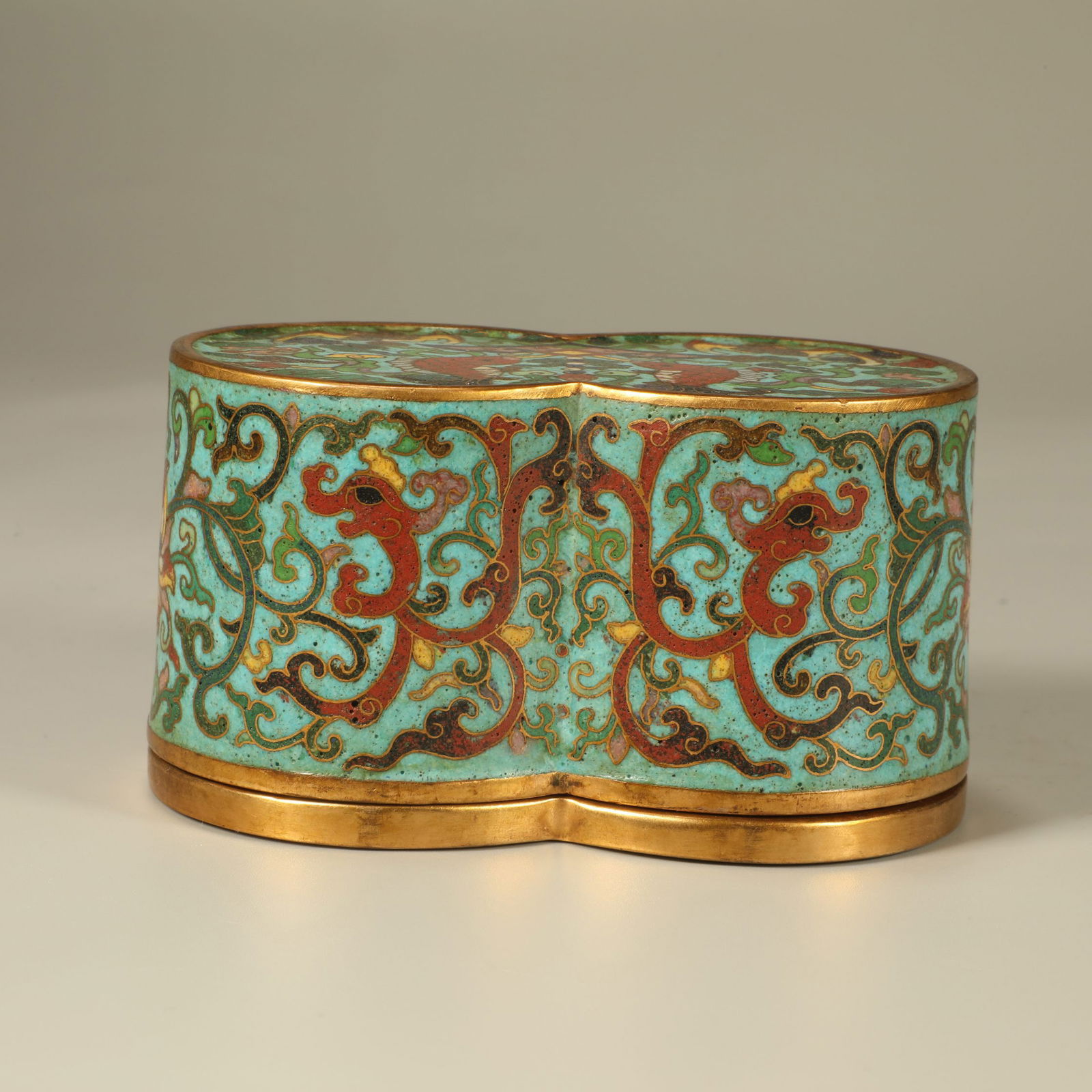 A CLOISONNÉ ENAMEL ARCHER'S RING BOX WITH THE AUSPICIOUS MOTIF "ABUNDANCE AND CELEBRATION" (1 of 7)