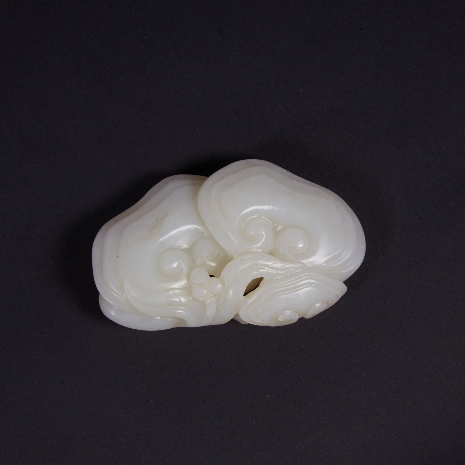 A HETIAN WHITE JADE LINGZHI-FORM PENDANT (1 of 9)
