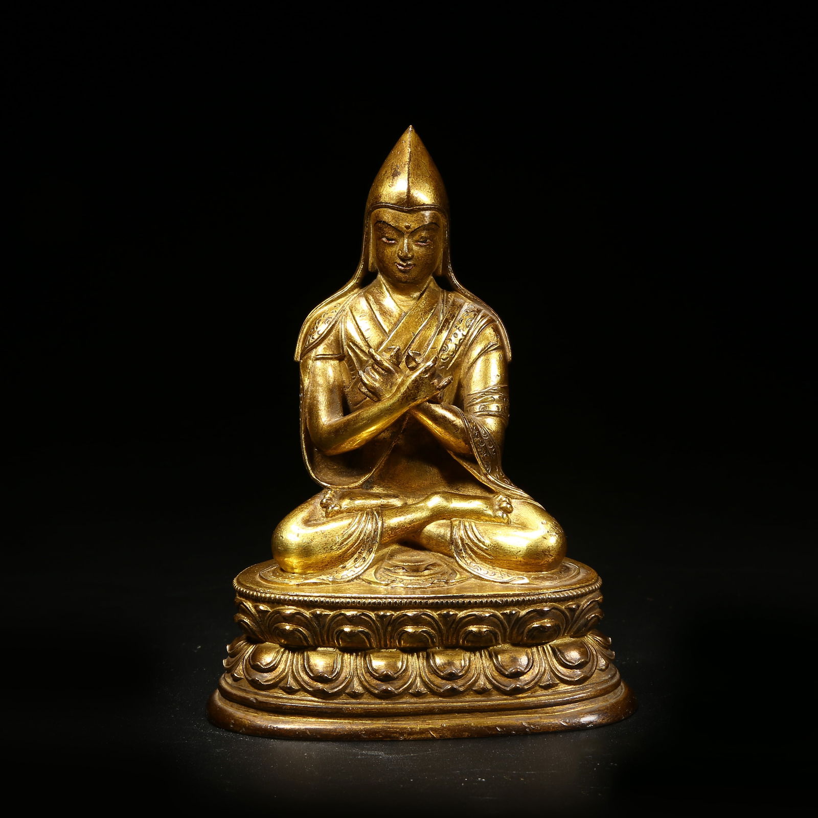 A GILT BRONZE STATUE OF A LAMA (SPIRITUAL TEACHER): Gilt Bronze Statue of a Lama (Spiritual Teacher)