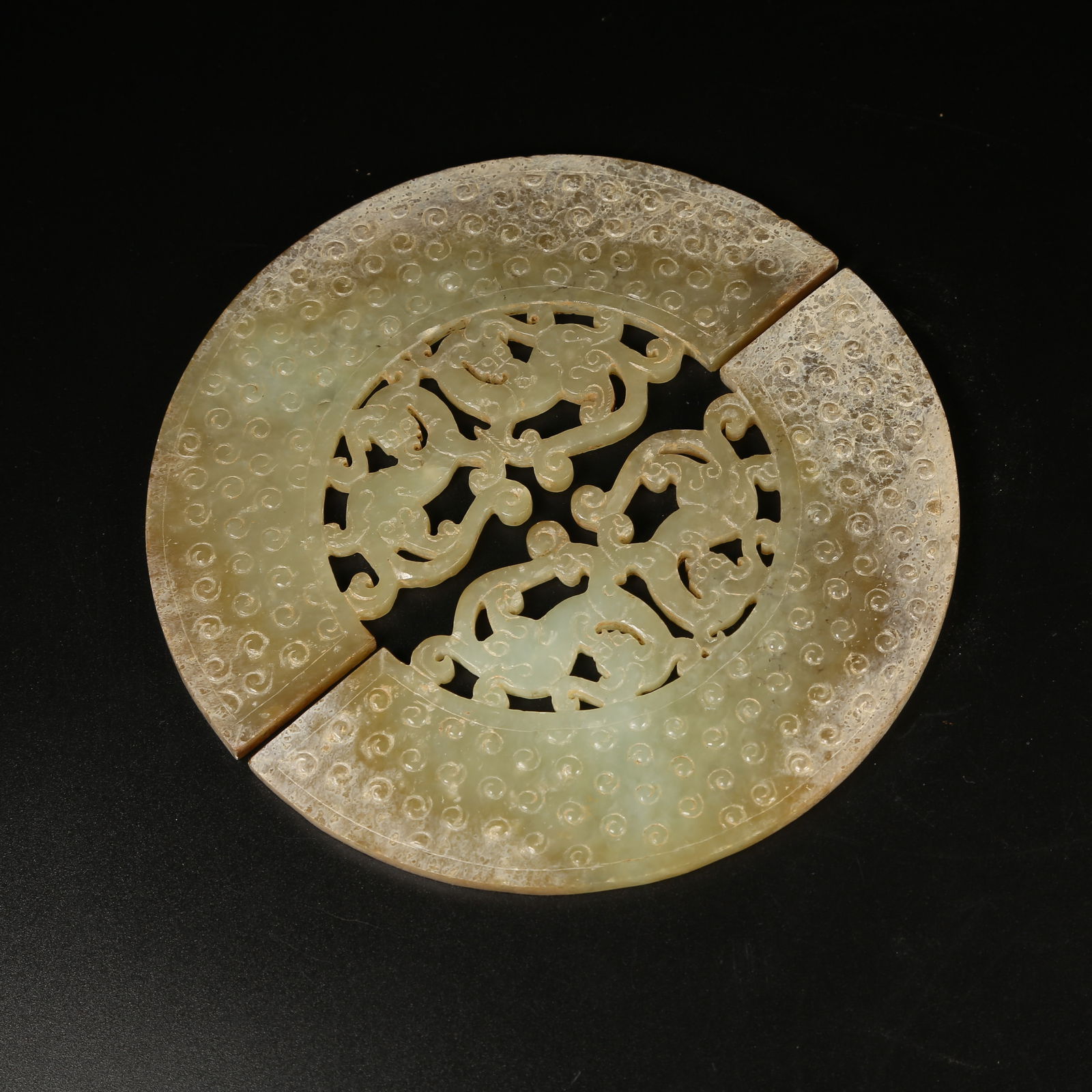 A ARCHAIC JADE CHI-DRAGON PENDANTS (SET) (1 of 7)