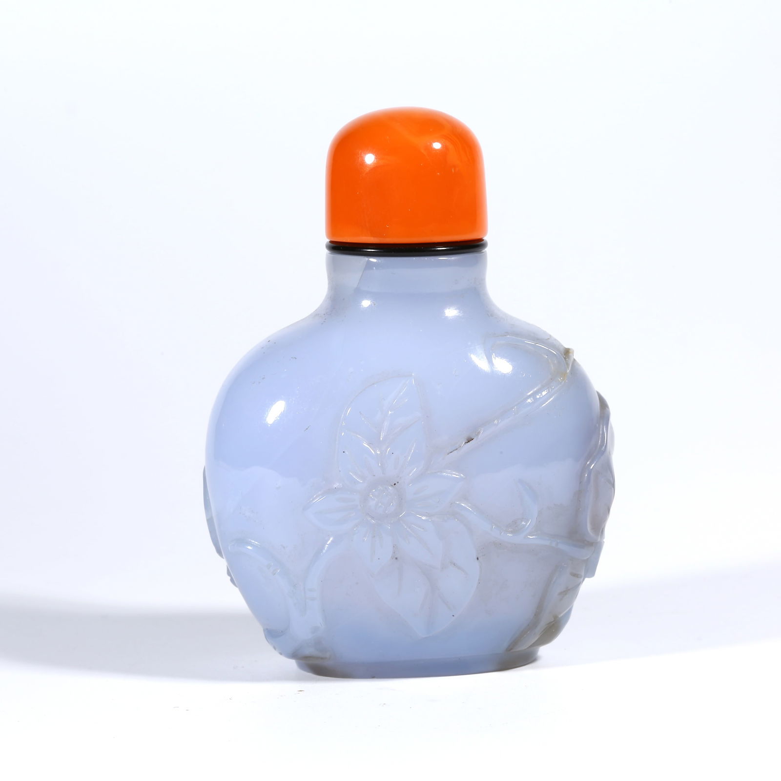 A AGATE SNUFF BOTTLE WITH FLORAL PATTERN (1 of 9)