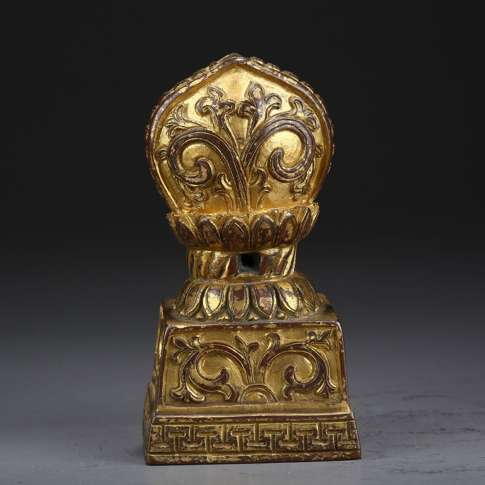 A GILT BRONZE SEAL WITH SCROLL PATTERN: Gilt Bronze Seal with Scroll Pattern