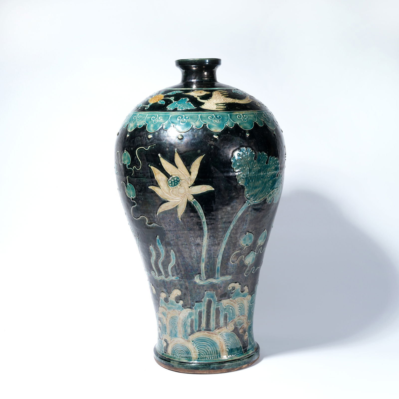 A FAMILLE-VERTE PLUM-VASE (1 of 11)