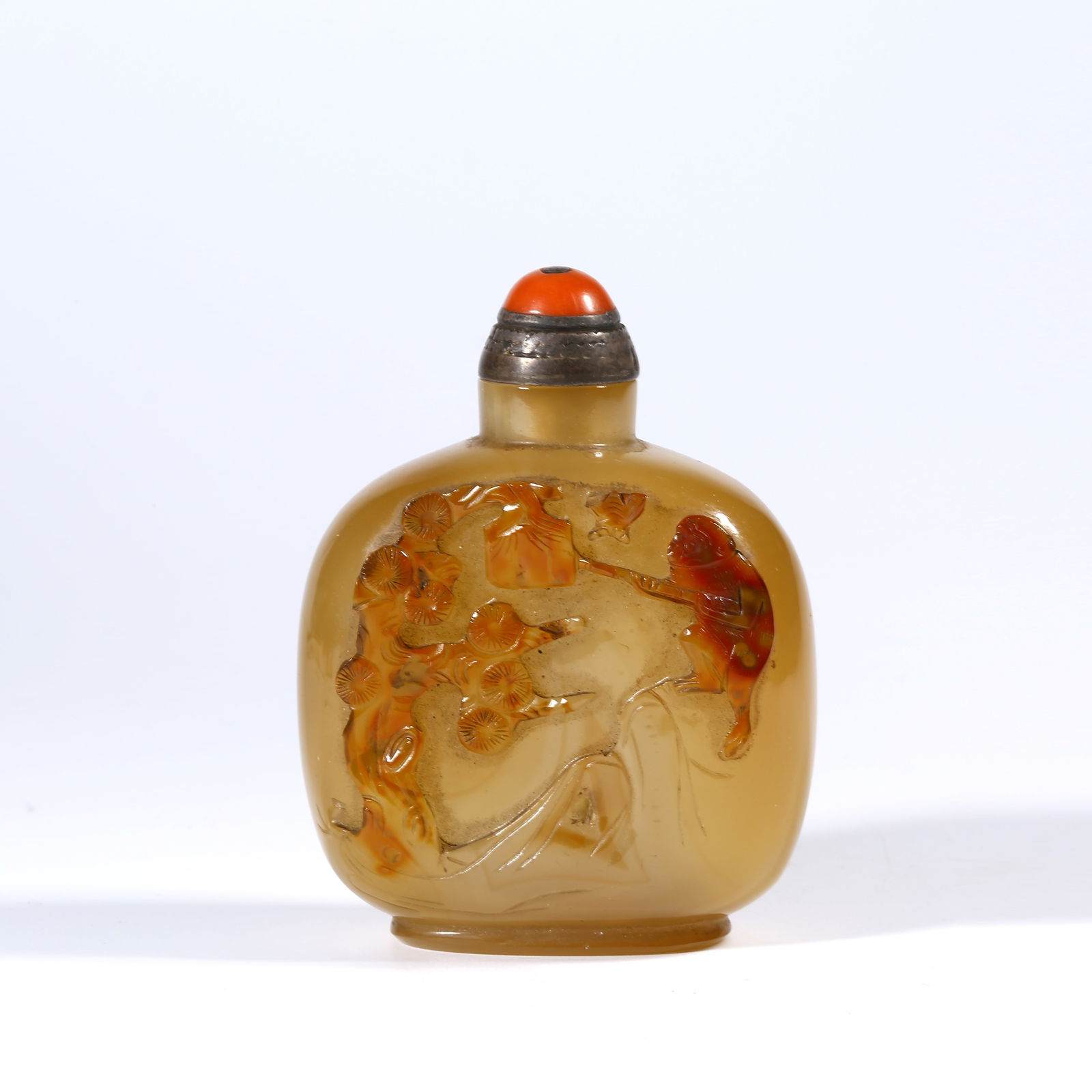 A AGATE SNUFF BOTTLE WITH INTRICATE CARVING OF BESTOWING A MARQUIS TITLE DESIGN (1 of 8)