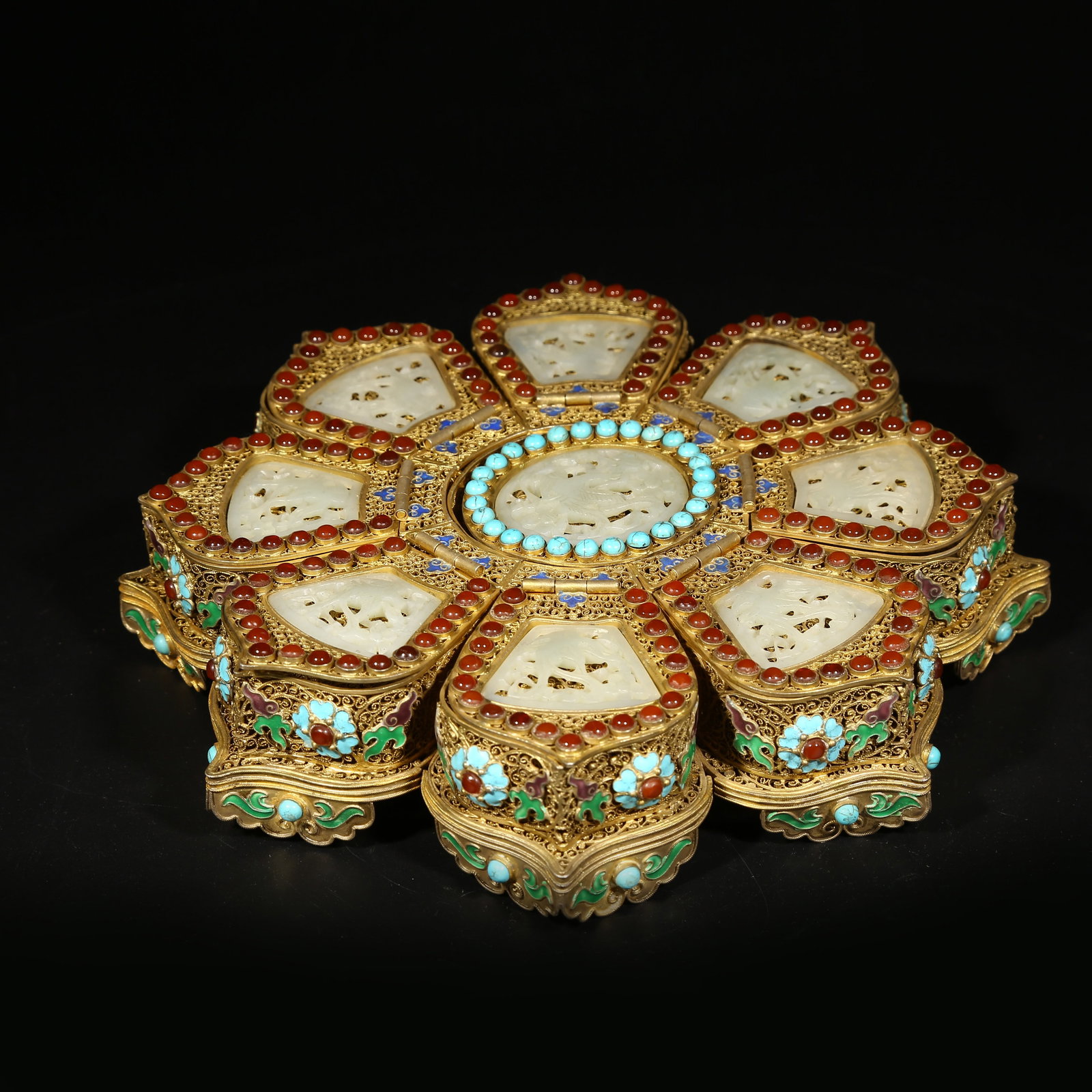 A GILDED SILVER FILIGREE CLOISONNÉ FLOWER-SHAPED LIDDED BOX (1 of 8)