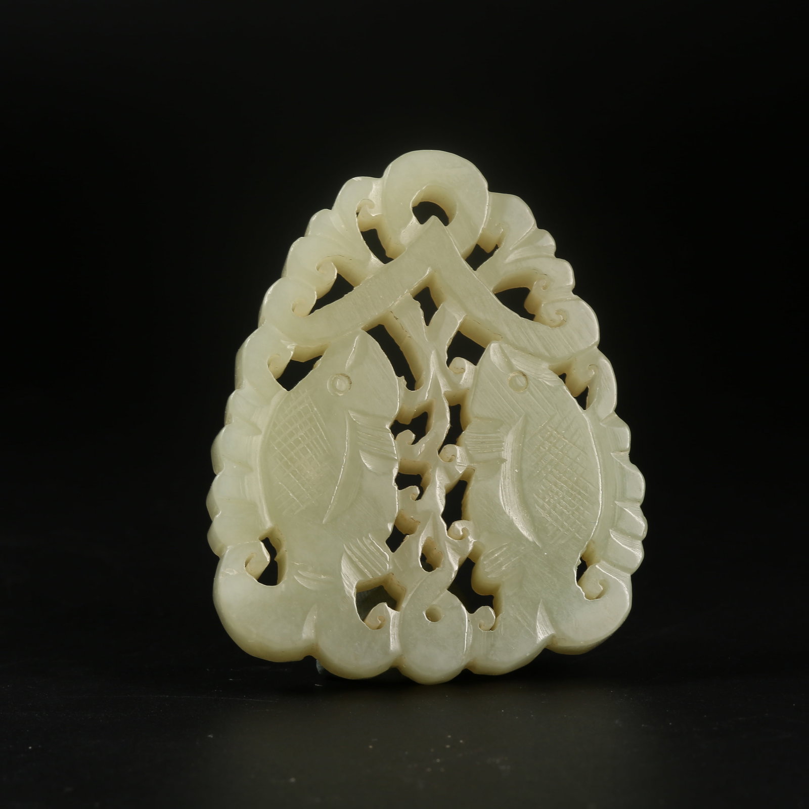 A HETIAN JADE DOUBLE-FISH PENDANT (1 of 8)