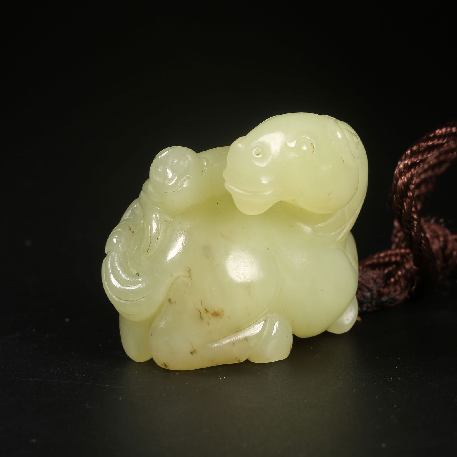 A HETIAN YELLOW JADE "IMMEDIATE PROMOTION" PENDANT (MASHANG FENGHOU) (1 of 8)