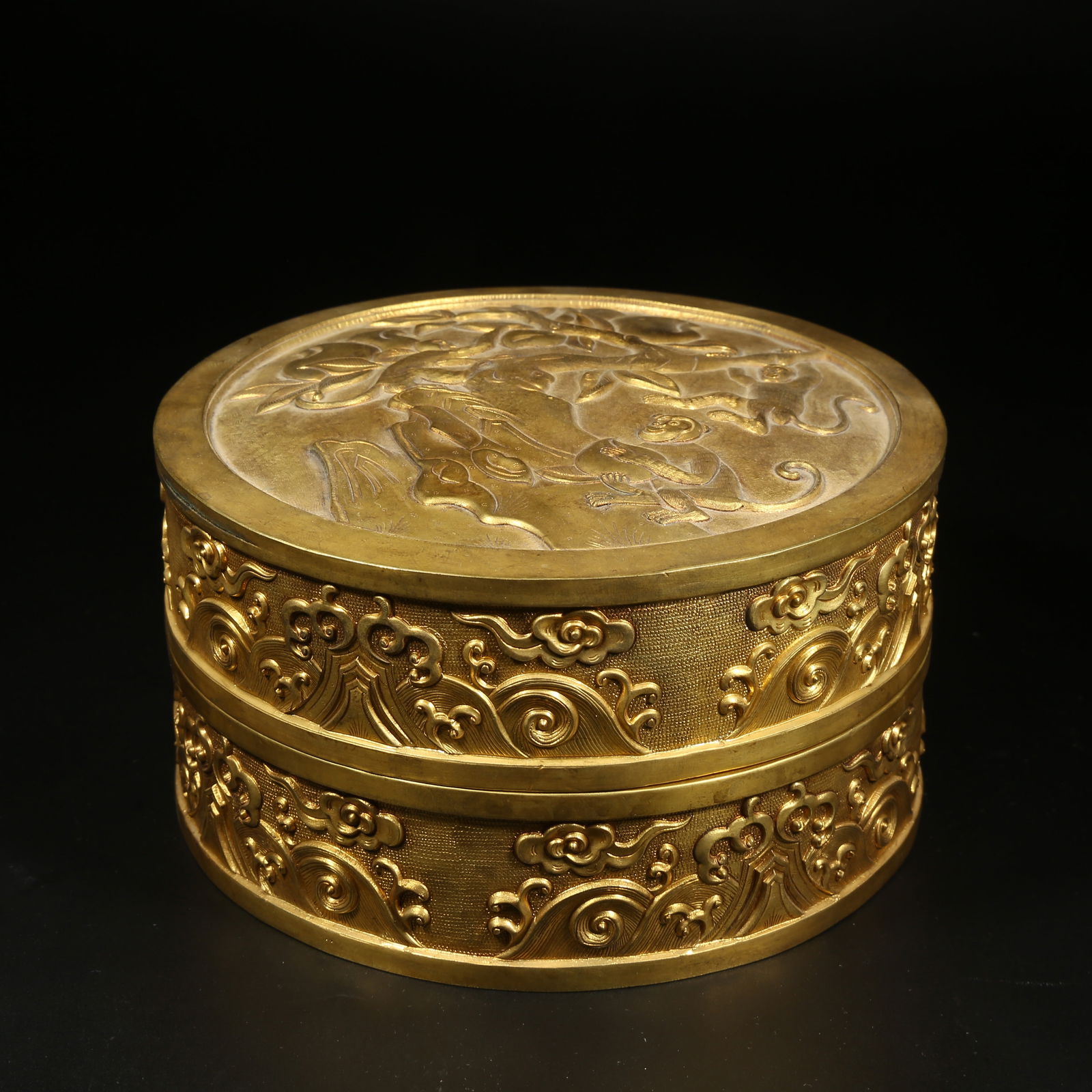 A GILT BRONZE COVERED BOX WITH LONGEVITY MONKEY DESIGN (1 of 9)