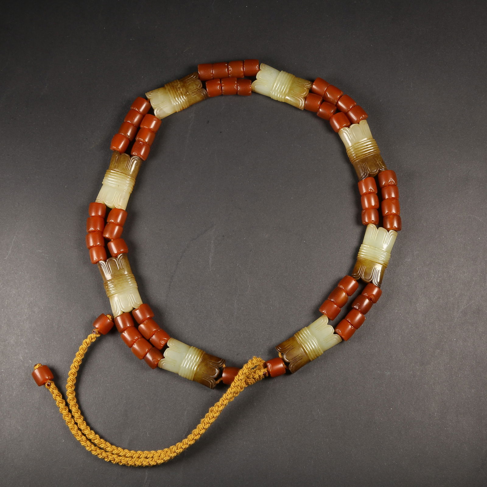 A ARCHAIC JADE NECKLACE (1 of 8)