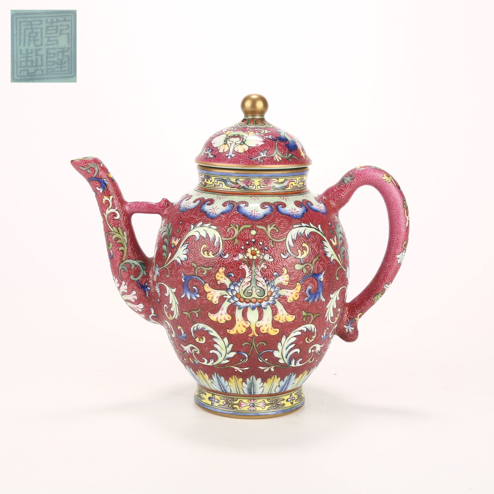 A WUCAI WATER POT WITH BROKEN BRANCH FLORAL DESIGN: Wucai water pot with broken branch floral design
