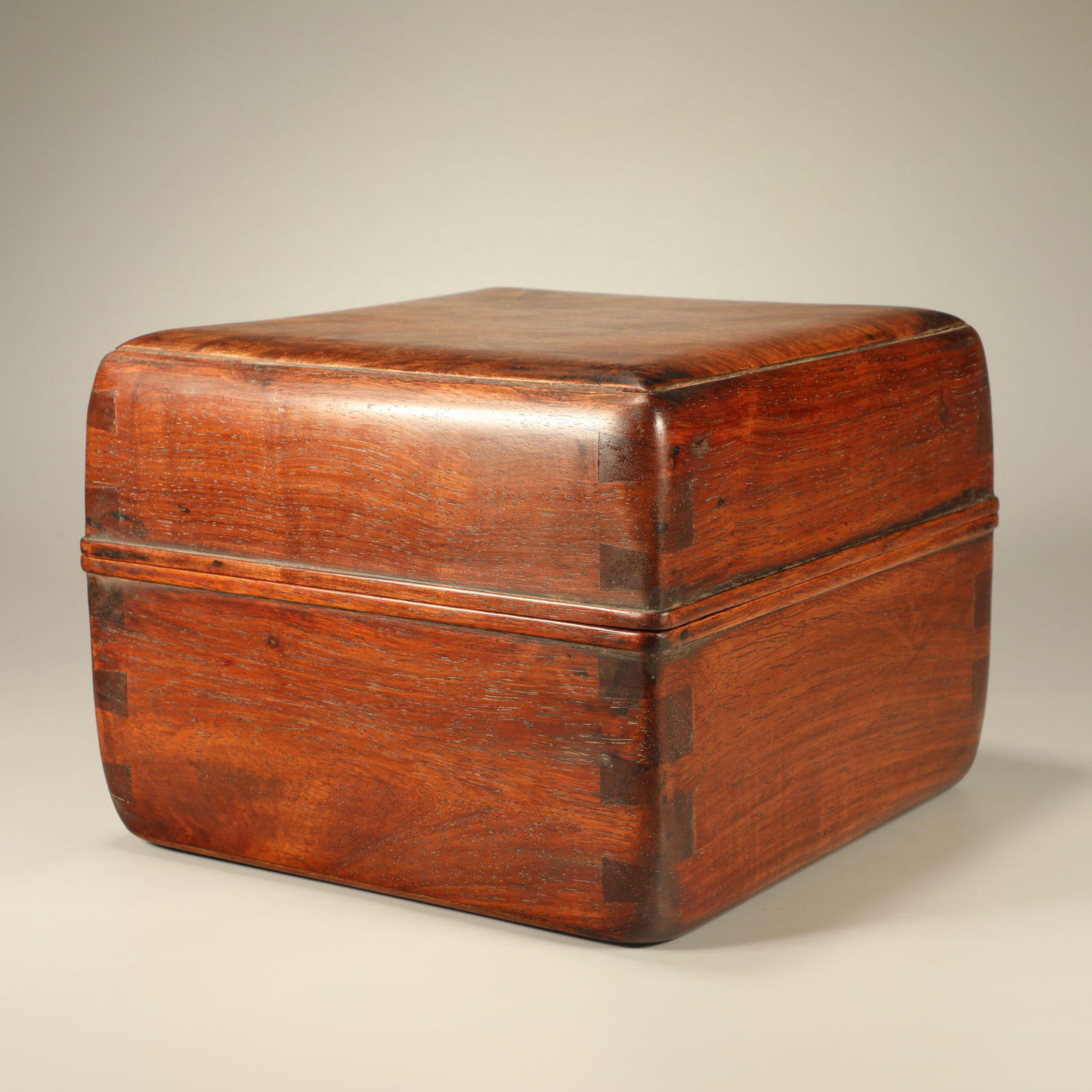 A HUANGHUALI AND CHERRYWOOD SQUARE HOLDING BOX (1 of 8)
