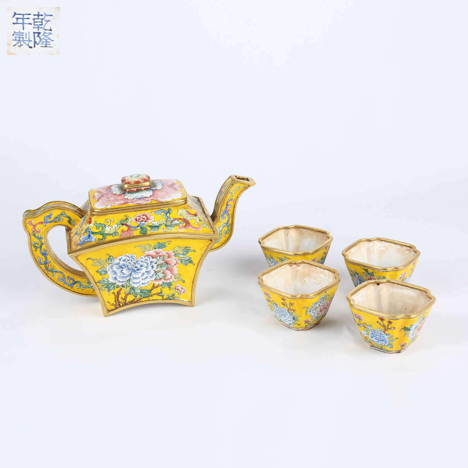 A CLOISONNÉ ENAMELED TEASET WITH PEONY MOTIF (1 of 11)