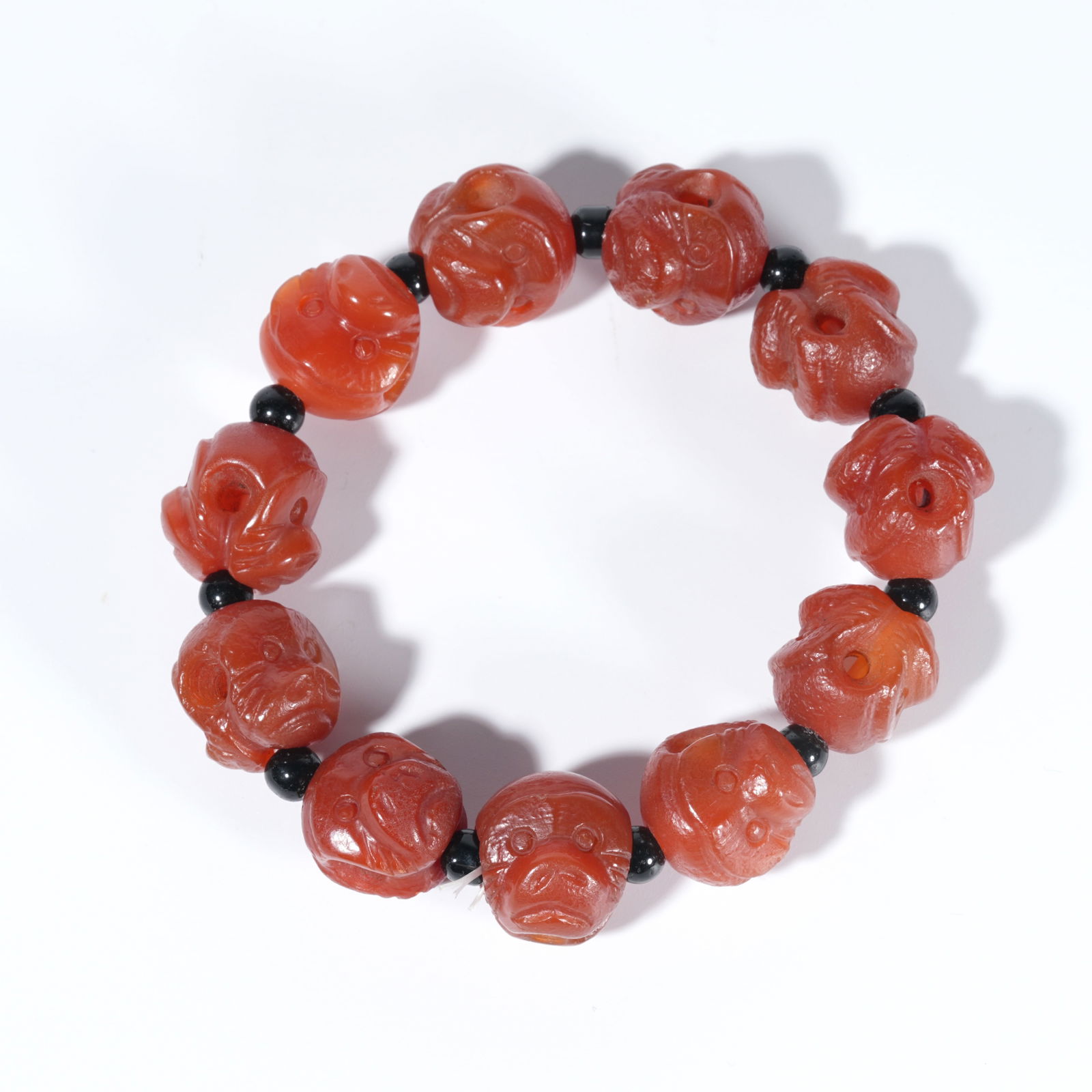A SOUTHERN RED AGATE CARVED MONKEY-HEAD BEAD BRACELET (1 of 10)