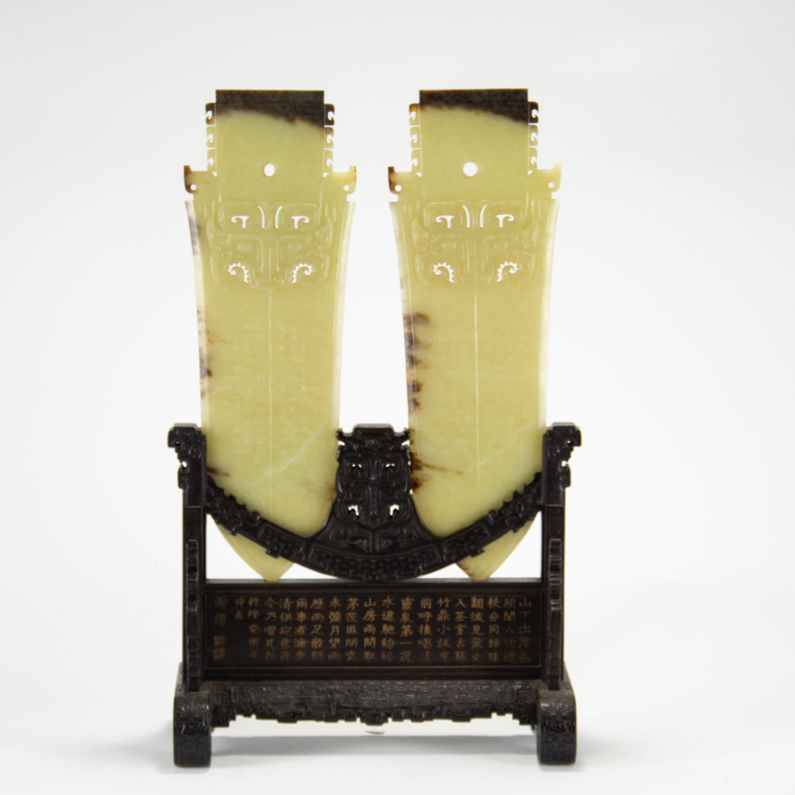 A ARCHAIC JADE TABLE SCREEN (1 of 12)