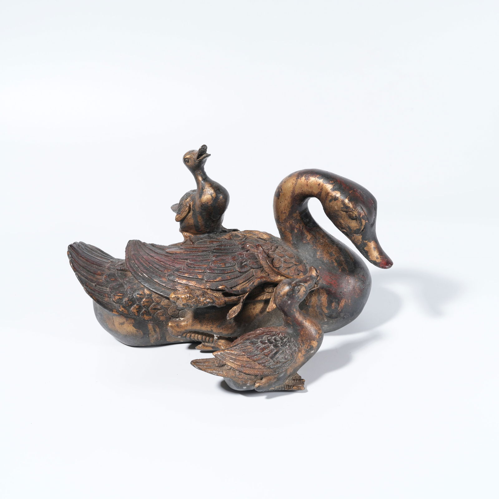 A GILT-BRONZE DUCK FIGURE (1 of 10)