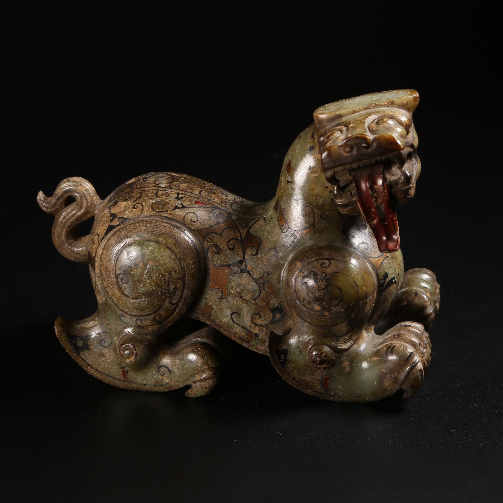 A ARCHAIC JADE AUSPICIOUS BEAST ORNAMENT INLAID WITH GOLD AND SILVER (1 of 8)