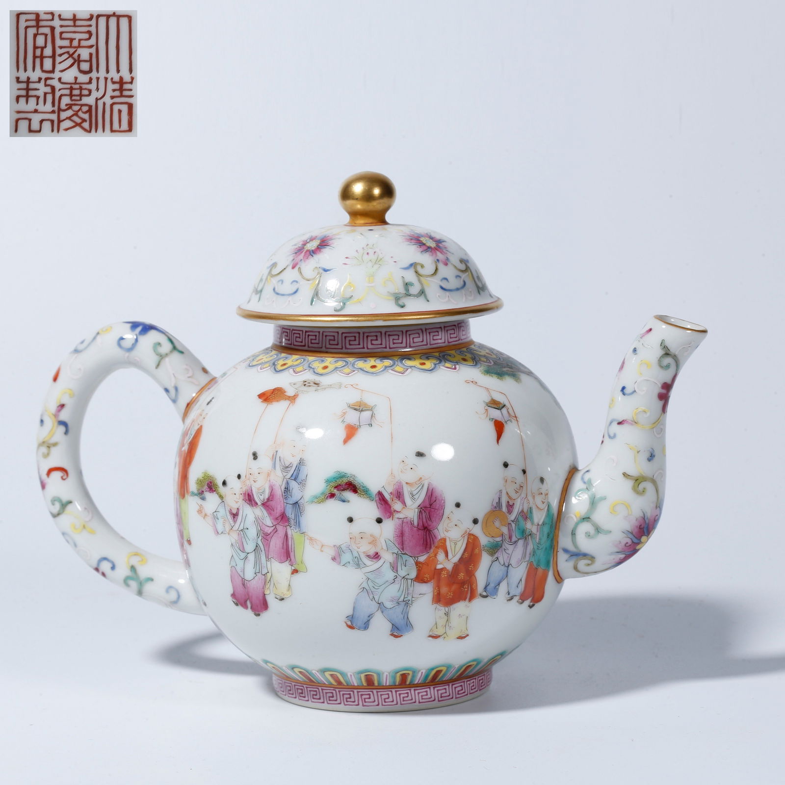 A FAMILLE ROSE EWER WITH CHILDREN AT PLAY DESIGN: Famille Rose Ewer with Children at Play Design