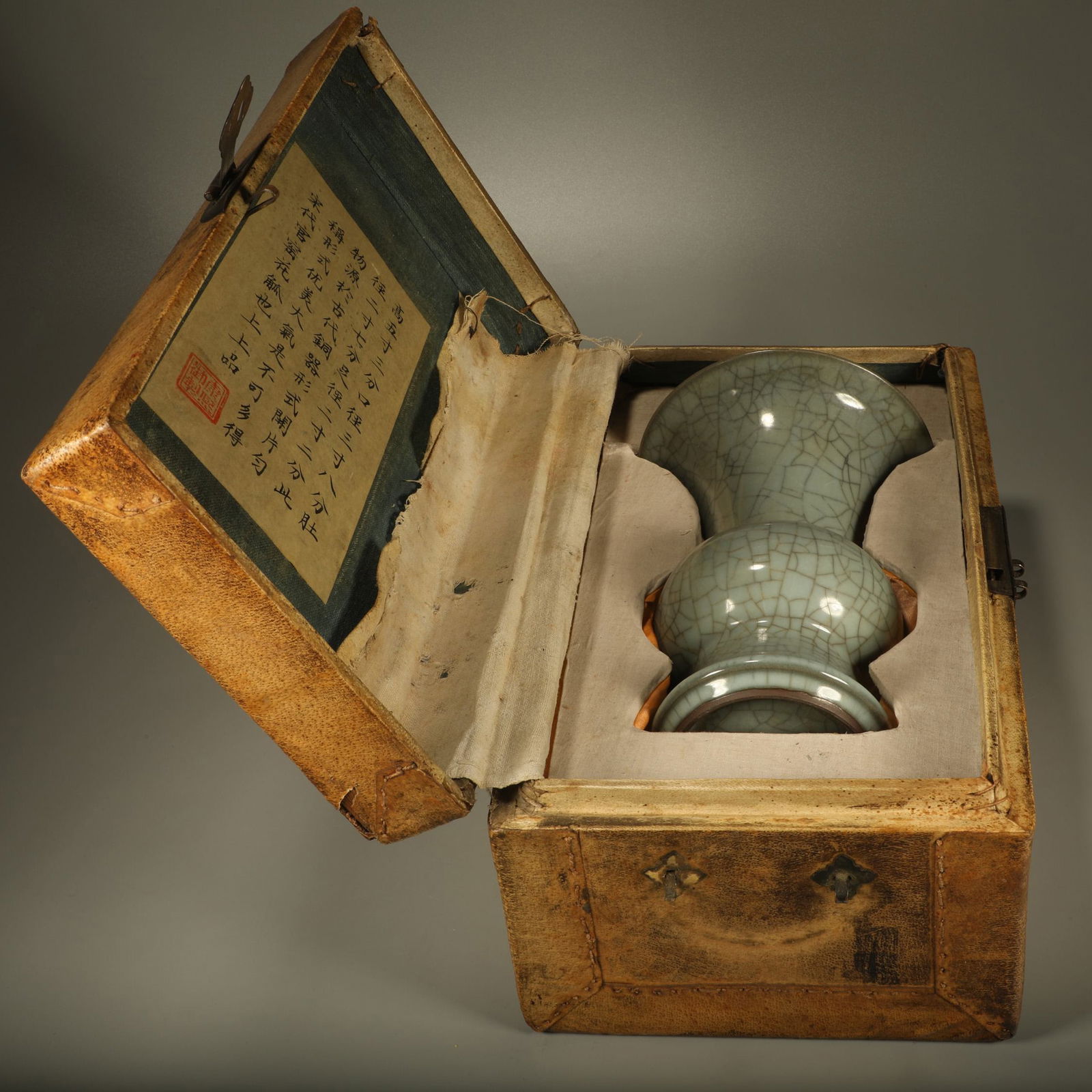 A OFFICIAL KILN CRACKLE-GLAZED FLOWER GU VASE: Official Kiln Crackle-Glazed Flower Gu Vase