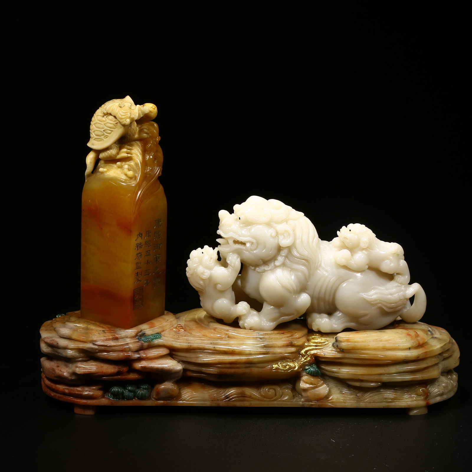 A SET OF SHOUSHAN STONE TORTOISE SEALS WITH KNOBS (1 of 9)