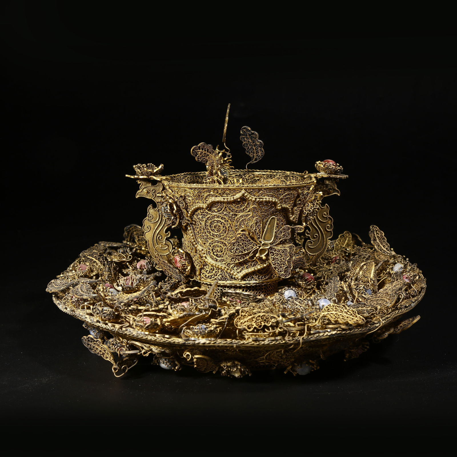 A GILDED SILVER FILIGREE CLOISONNÉ PHOENIX-HANDLED CUP WITH STAND: Gilded silver filigree cloisonné phoenix-handled cup with stand