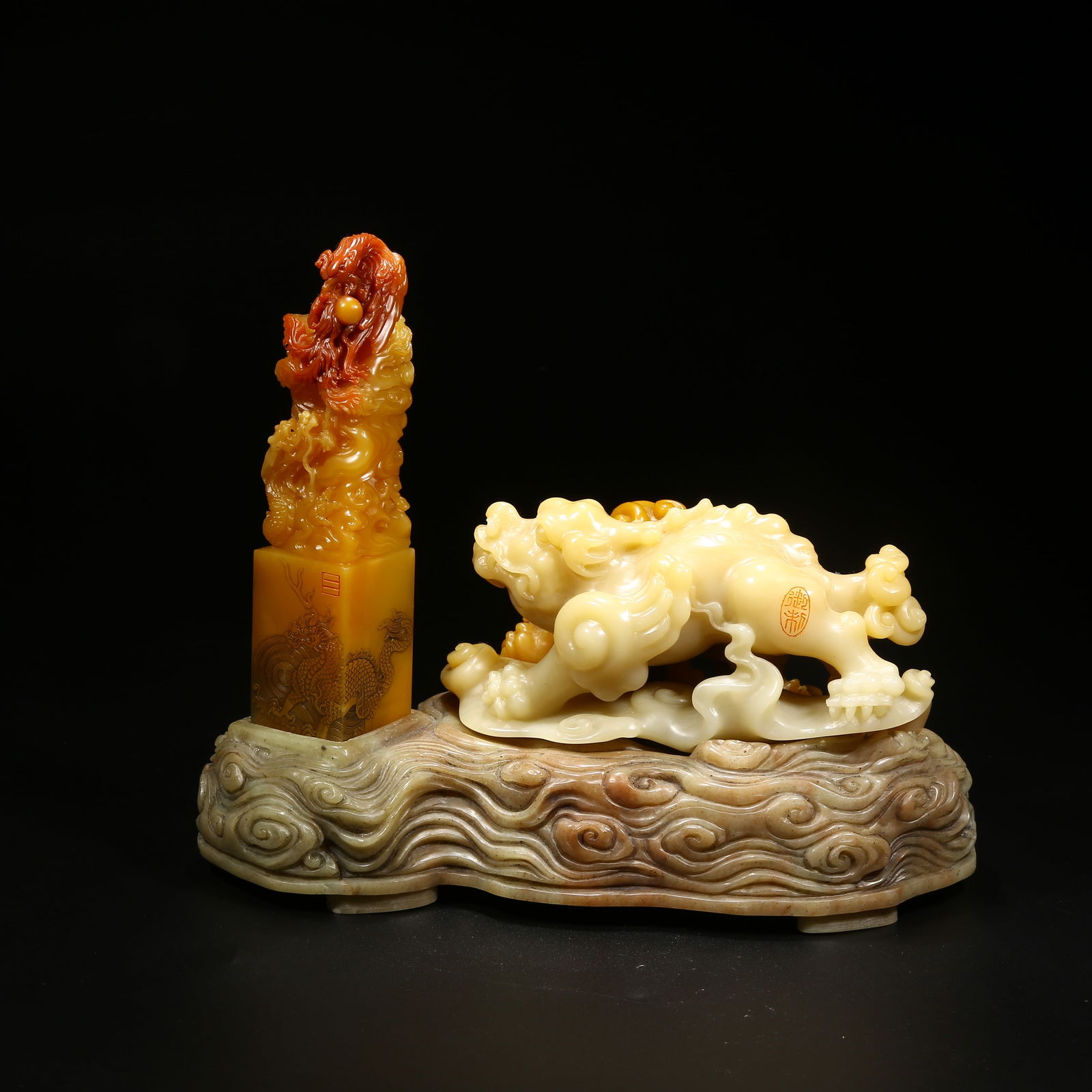 A SET OF SHOUSHAN STONE DRAGON AND PHOENIX SEALS WITH KNOBS (1 of 9)