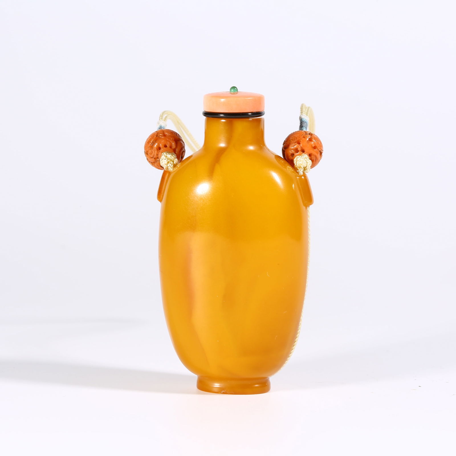 A AMBER (BEESWAX) SNUFF BOTTLE (1 of 9)