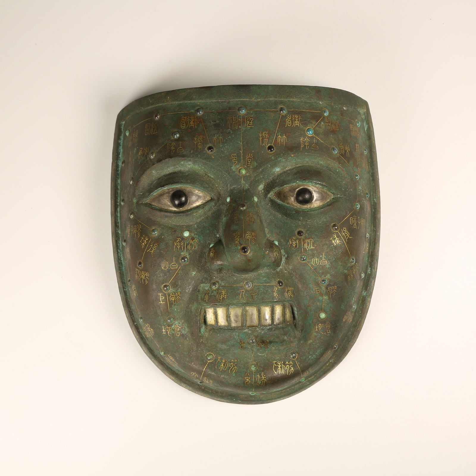 A BRONZE BELT ORNAMENT WITH GOLD-AND-SILVER INLAID MASK (1 of 8)