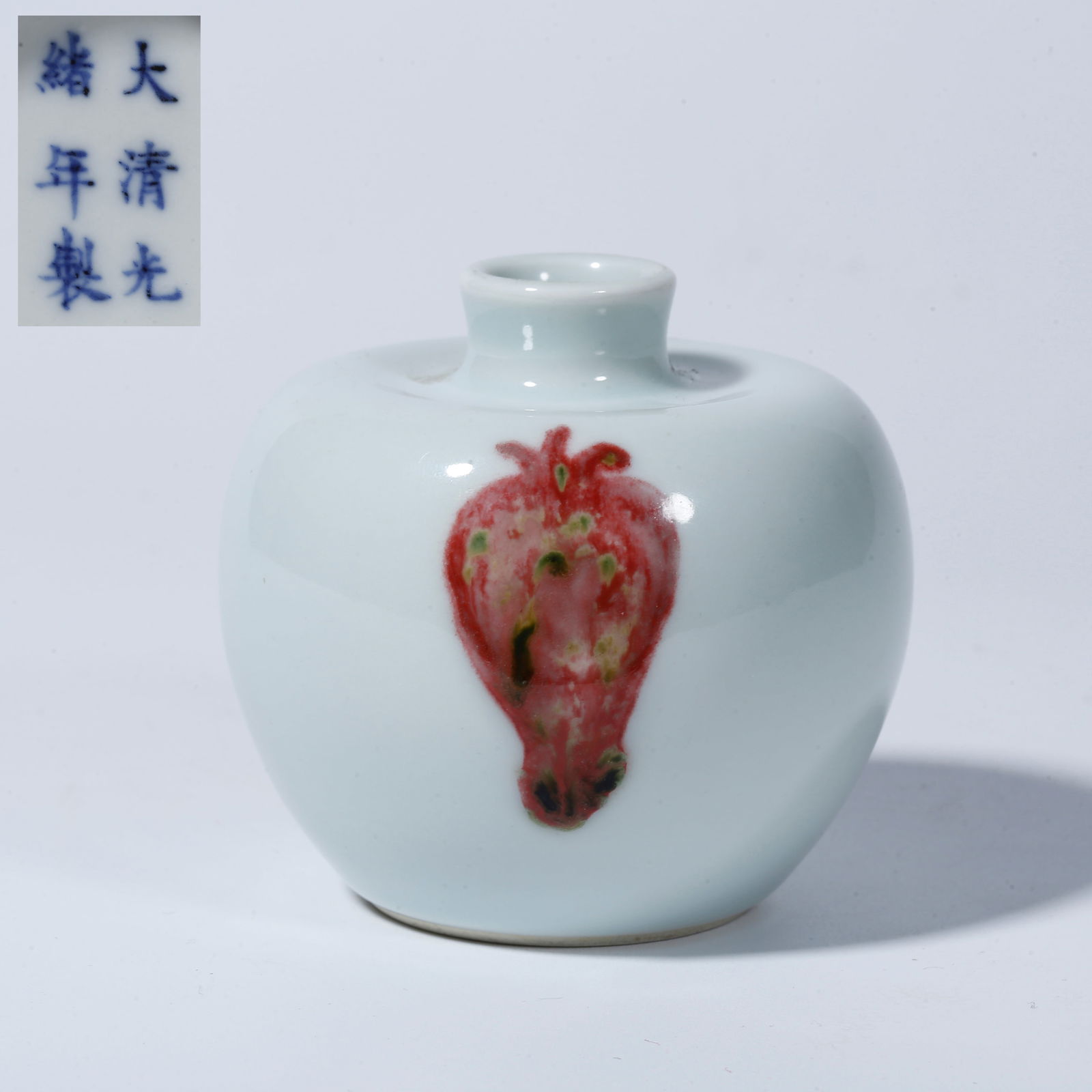 A FAMILLE ROSE APPLE-SHAPED VASE: Famille Rose Apple-Shaped Vase