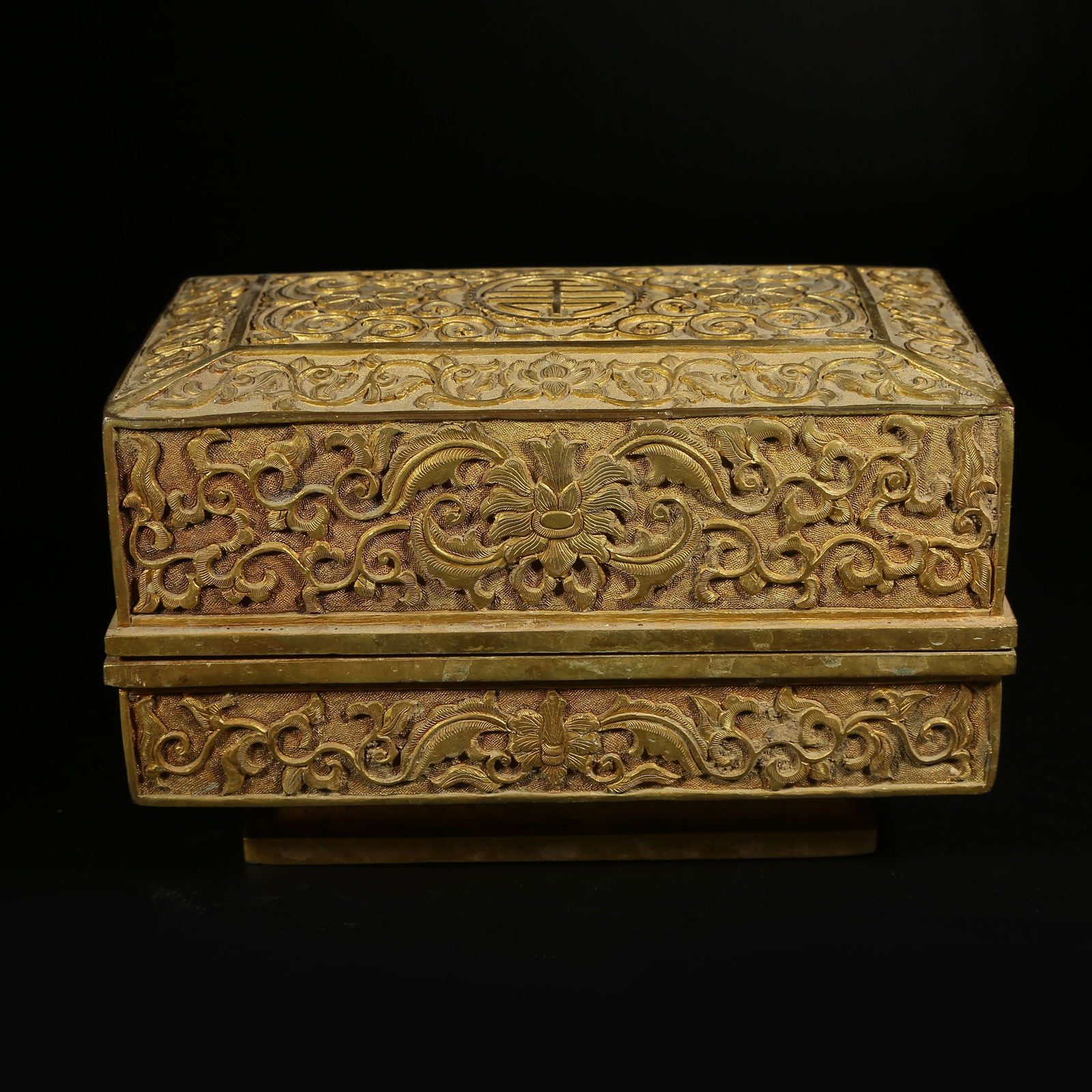 A GILT BRONZE COVERED BOX WITH INTERLACED FLORAL DESIGN (1 of 9)