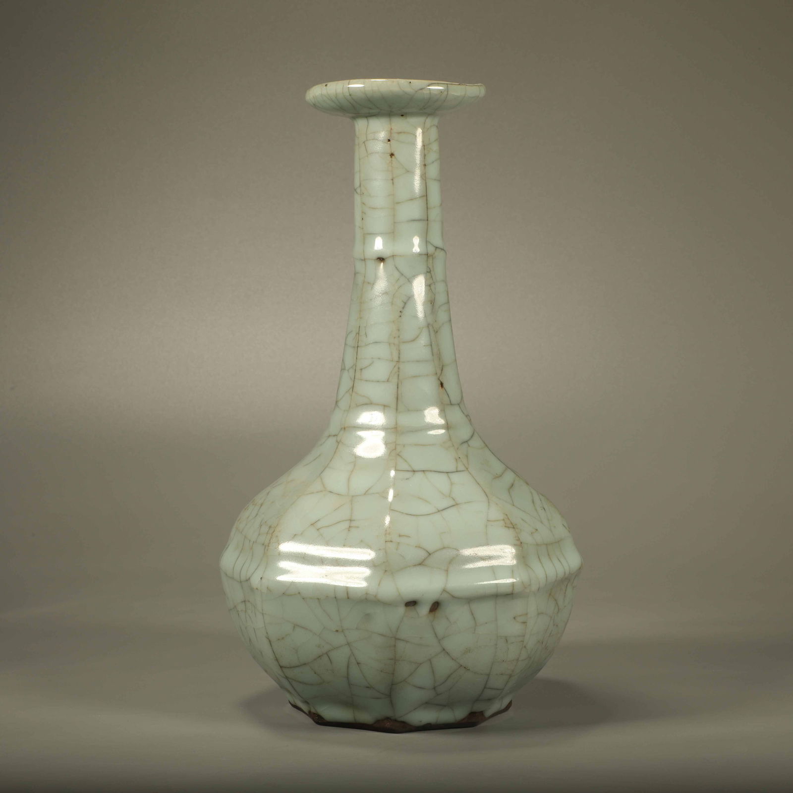 A OFFICIAL KILN CRACKLE-GLAZED VASE WITH WIDE MOUTH (1 of 6)