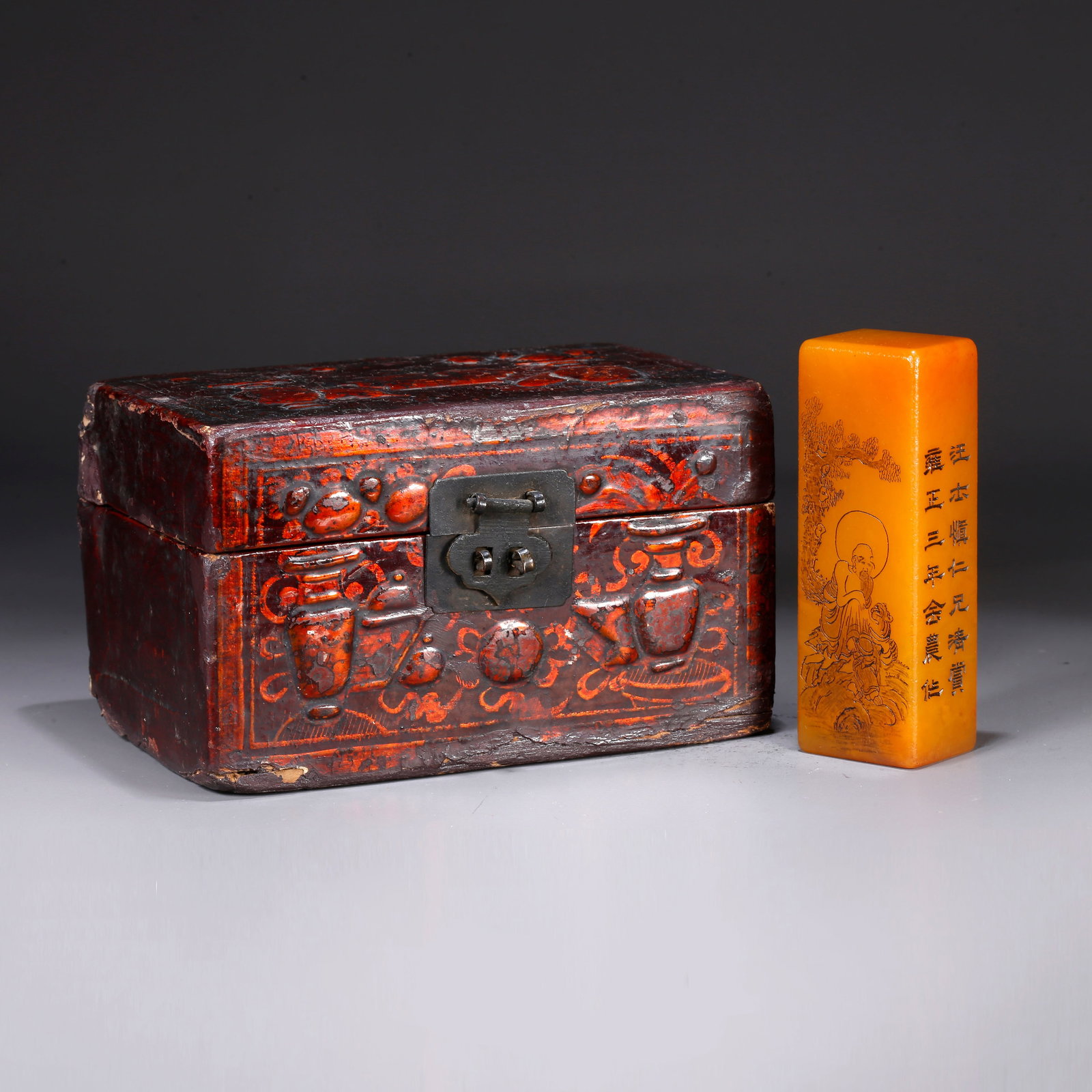 A SHOUSHAN TIANHUANG STONE SEAL CARVED WITH POETIC INSCRIPTIONS: Shoushan Tianhuang stone seal carved with poetic inscriptions