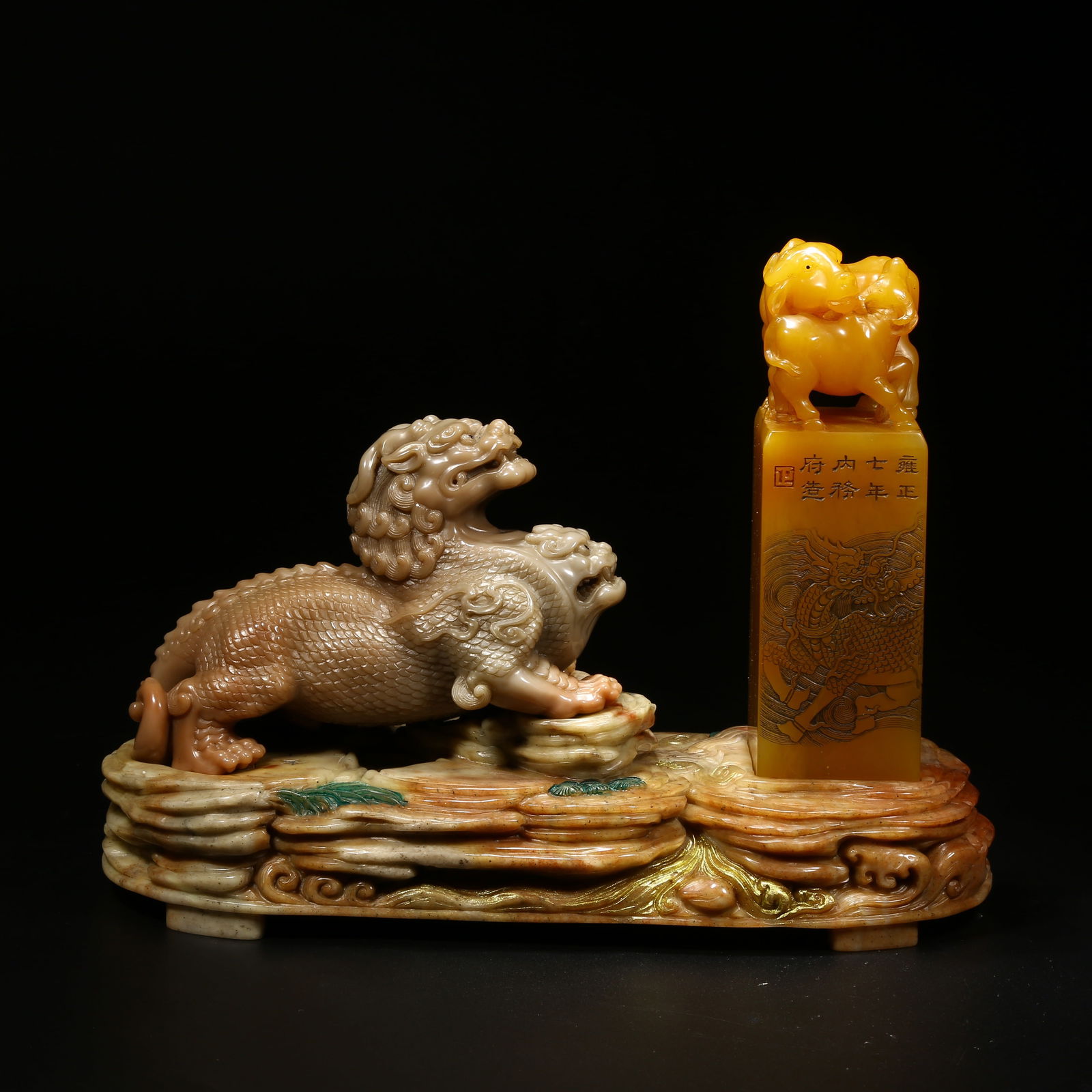 A SET OF SHOUSHAN TIANHUANG STONE OX SEALS WITH KNOBS: Set of Shoushan Tianhuang Stone Ox Seals with Knobs