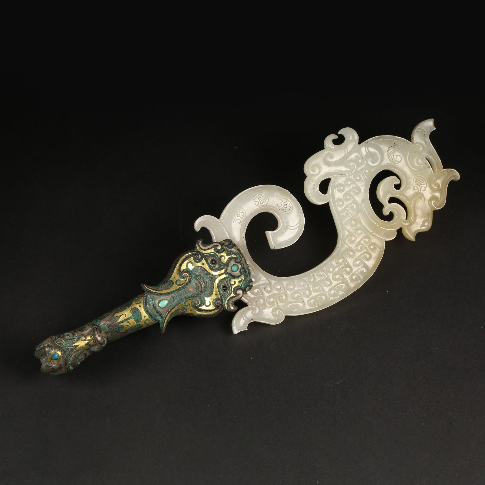 A BRONZE DRAGON-HEAD BELT BUCKLE WITH GOLD-AND-SILVER INLAY, SET WITH PRECIOUS STONES AND ARCHAIC (1 of 9)