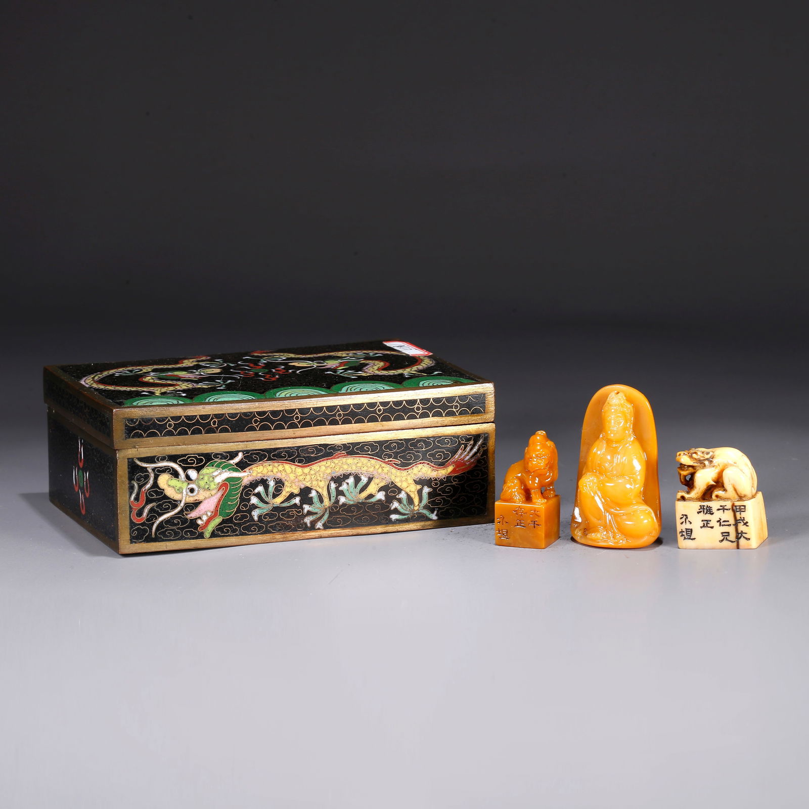 A SET OF SHOUSHAN TIANHUANG STONE SEALS IN THE FORM OF SEATED GUANYIN: Set of Shoushan Tianhuang stone seals in the form of Seated Guanyin