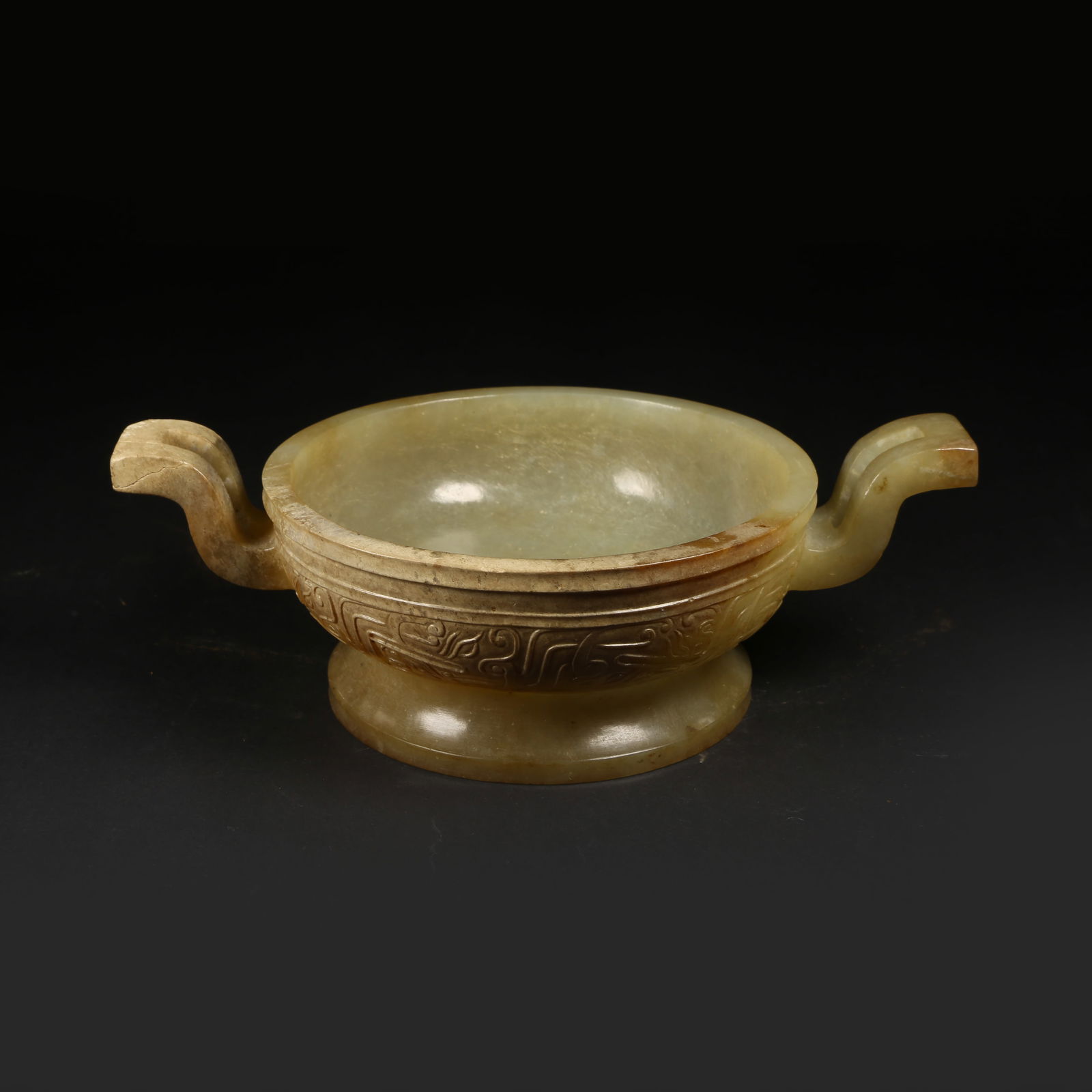 A ARCHAIC JADE GUI VESSEL WITH BEAST-MASK MOTIF AND TWIN HANDLES (1 of 9)