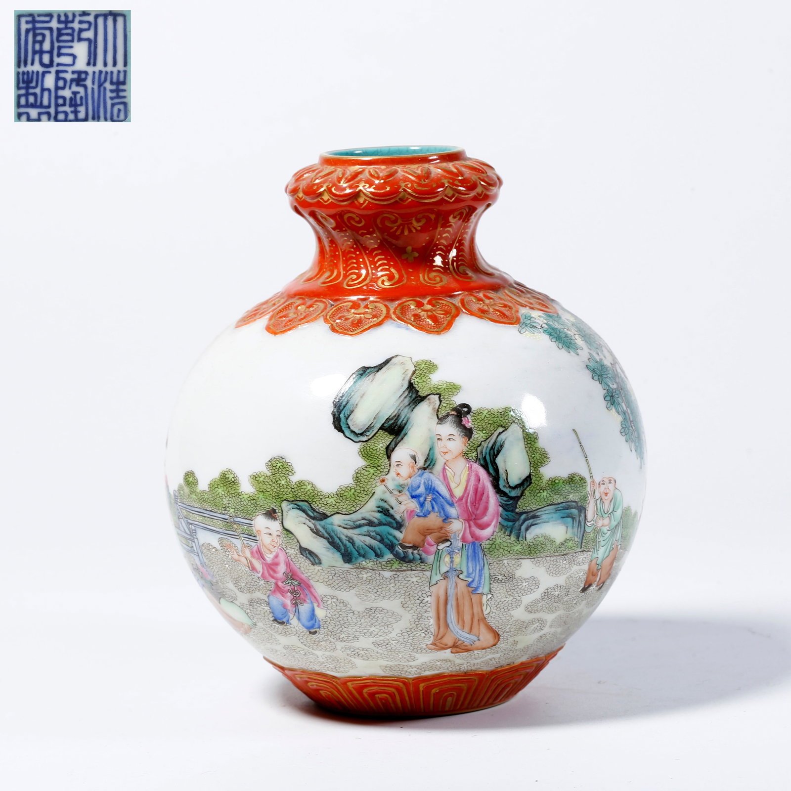 A FAMILLE ROSE VASE WITH FIGURE STORY DESIGN: Famille rose vase with figure story design