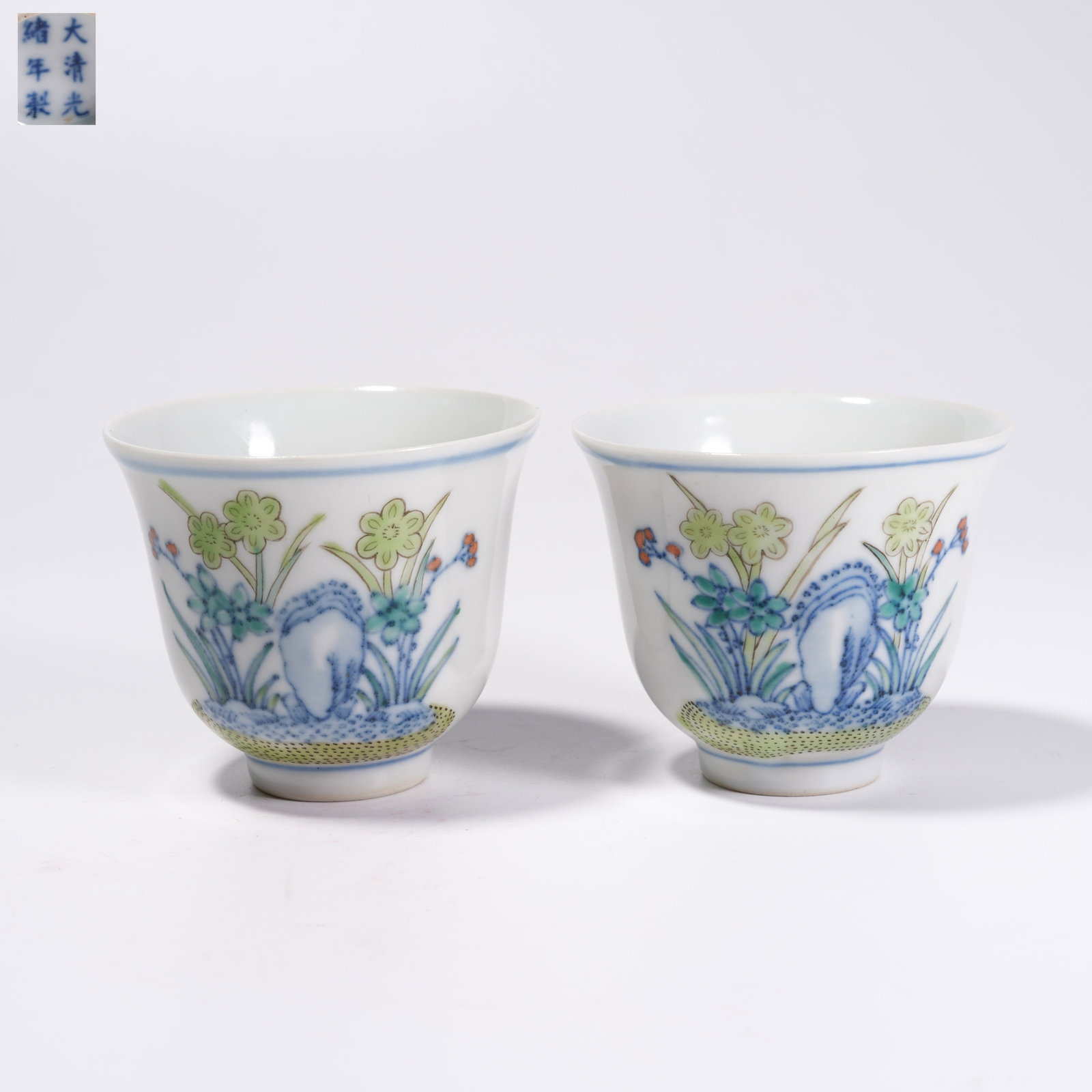 A DOUCAI AND DONGSTONE FLORAL PATTERN CUPS (PAIR) (1 of 9)