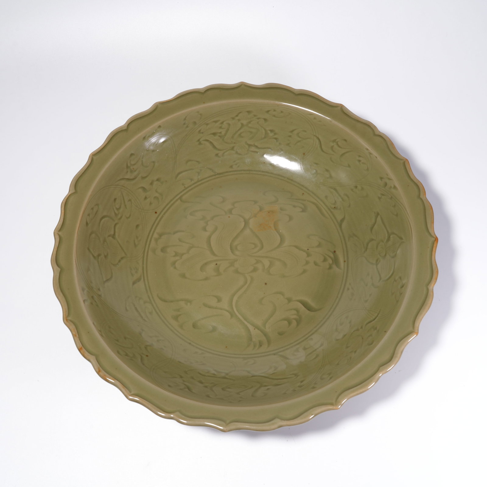 A LONGQUAN KILN FLORAL PATTERN WASH BASIN (1 of 11)