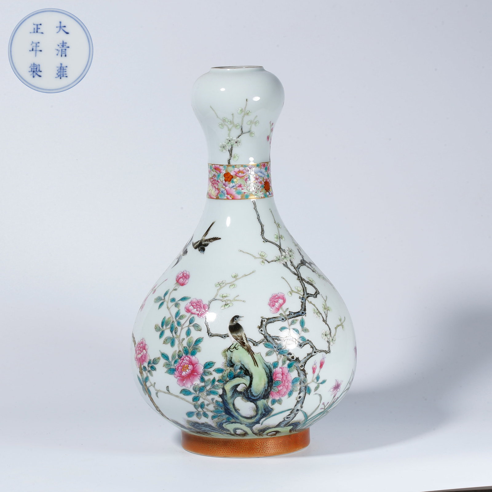 A FAMILLE ROSE GARLIC-HEAD VASE WITH FLOWER AND BIRD DESIGN (1 of 10)