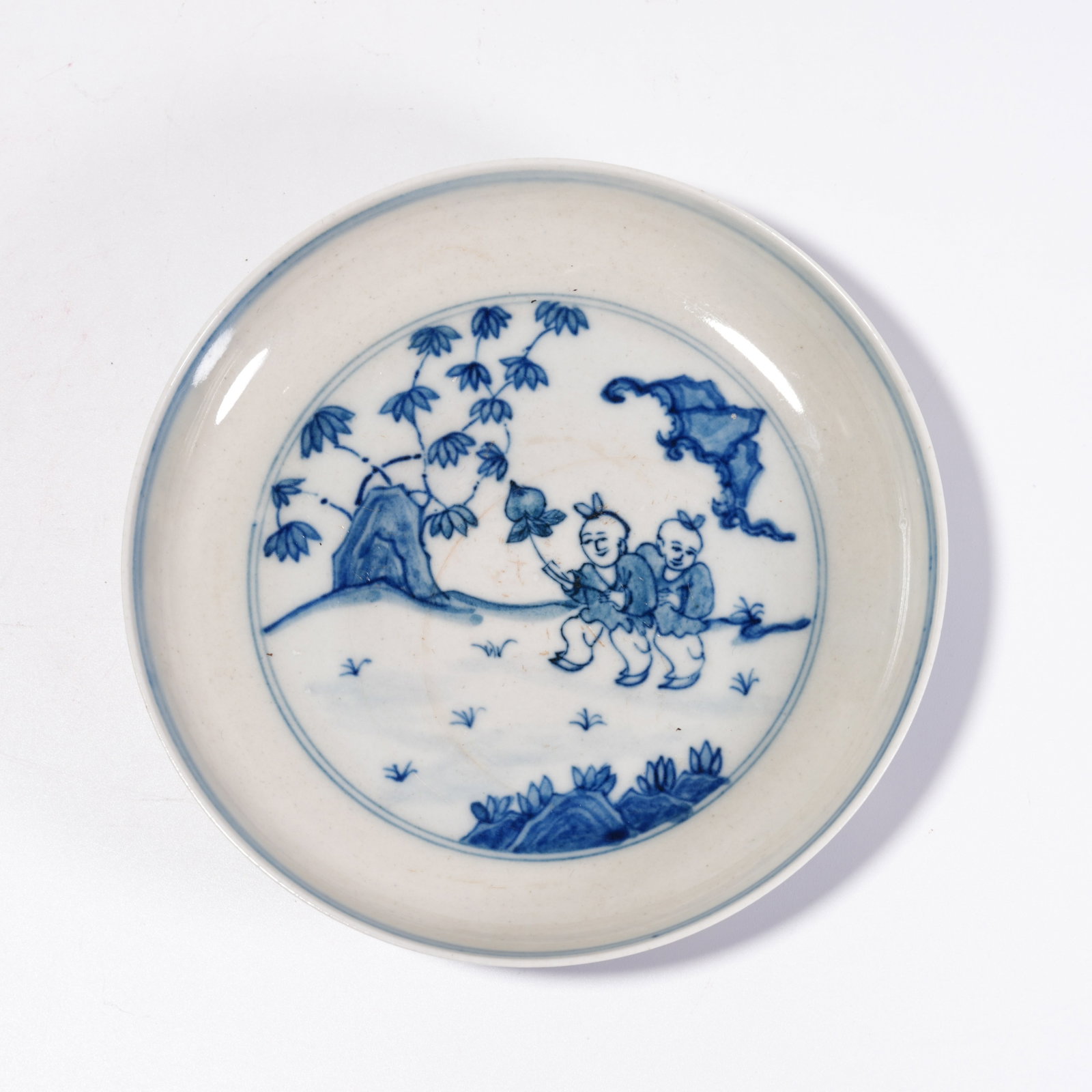 A BLUE-AND-WHITE BOWL WITH INFANTS AT PLAY DESIGN (1 of 9)