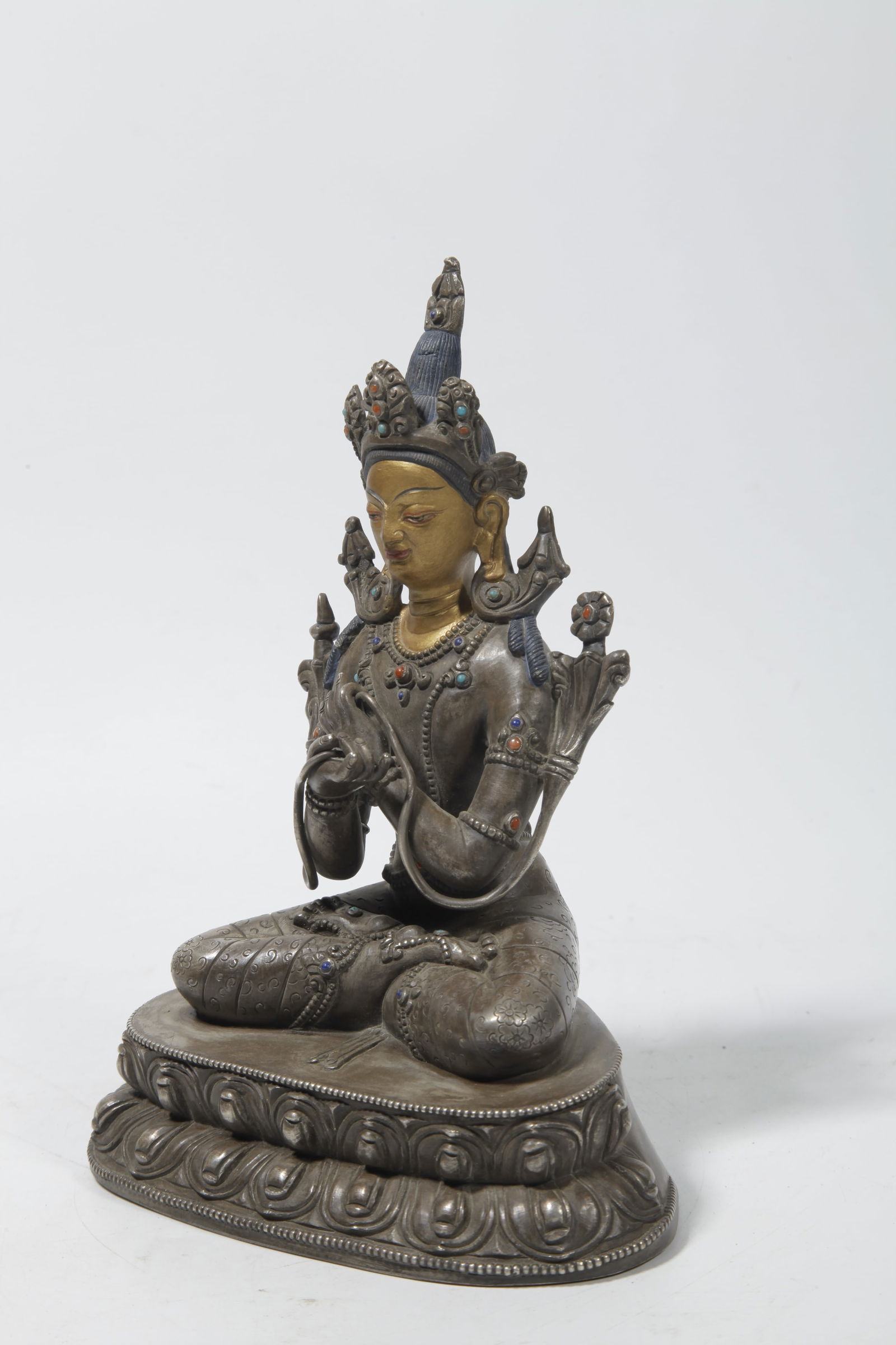 A GILT SILVER BUDDHA STATUE - 4
