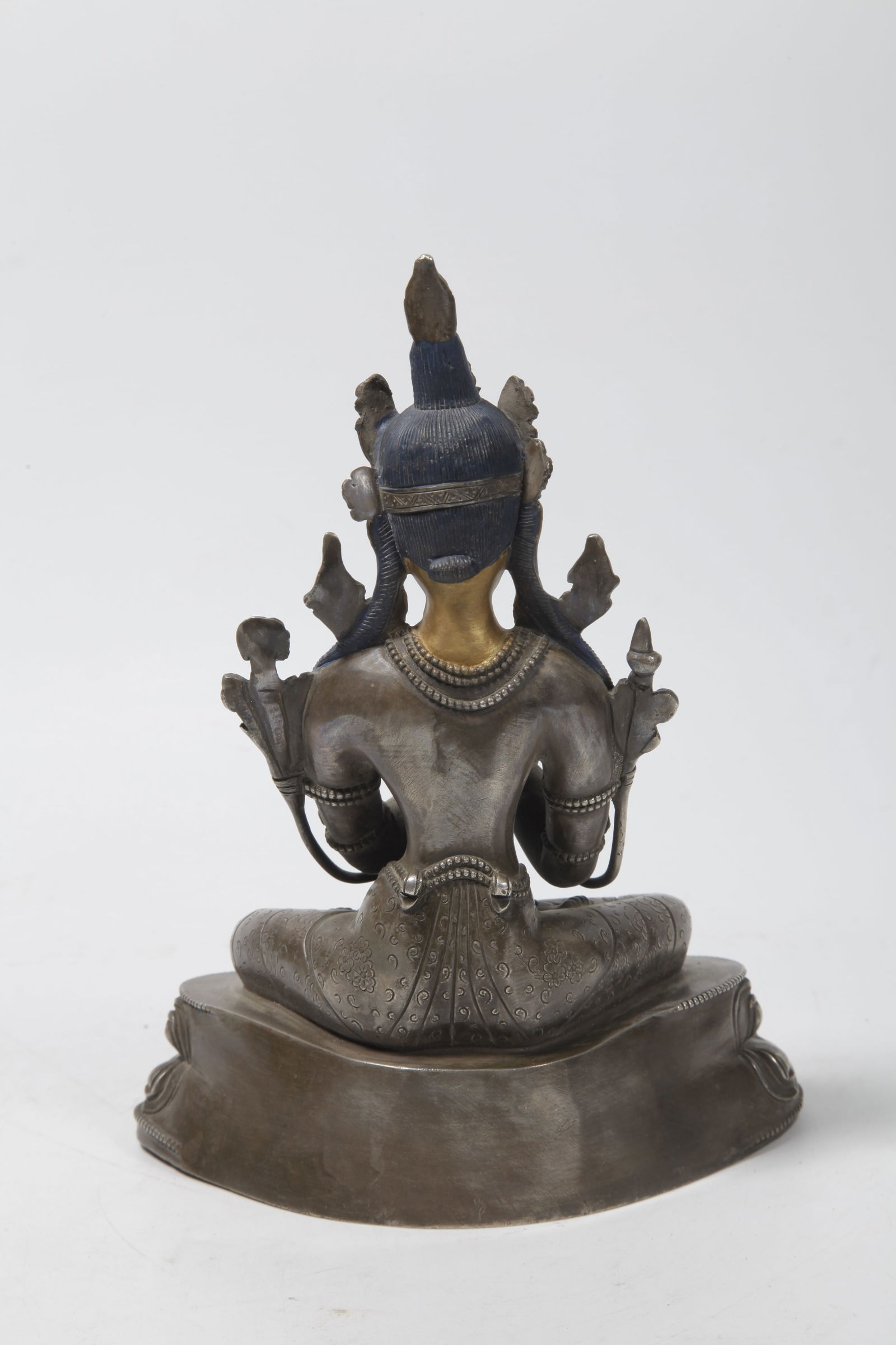 A GILT SILVER BUDDHA STATUE - 5
