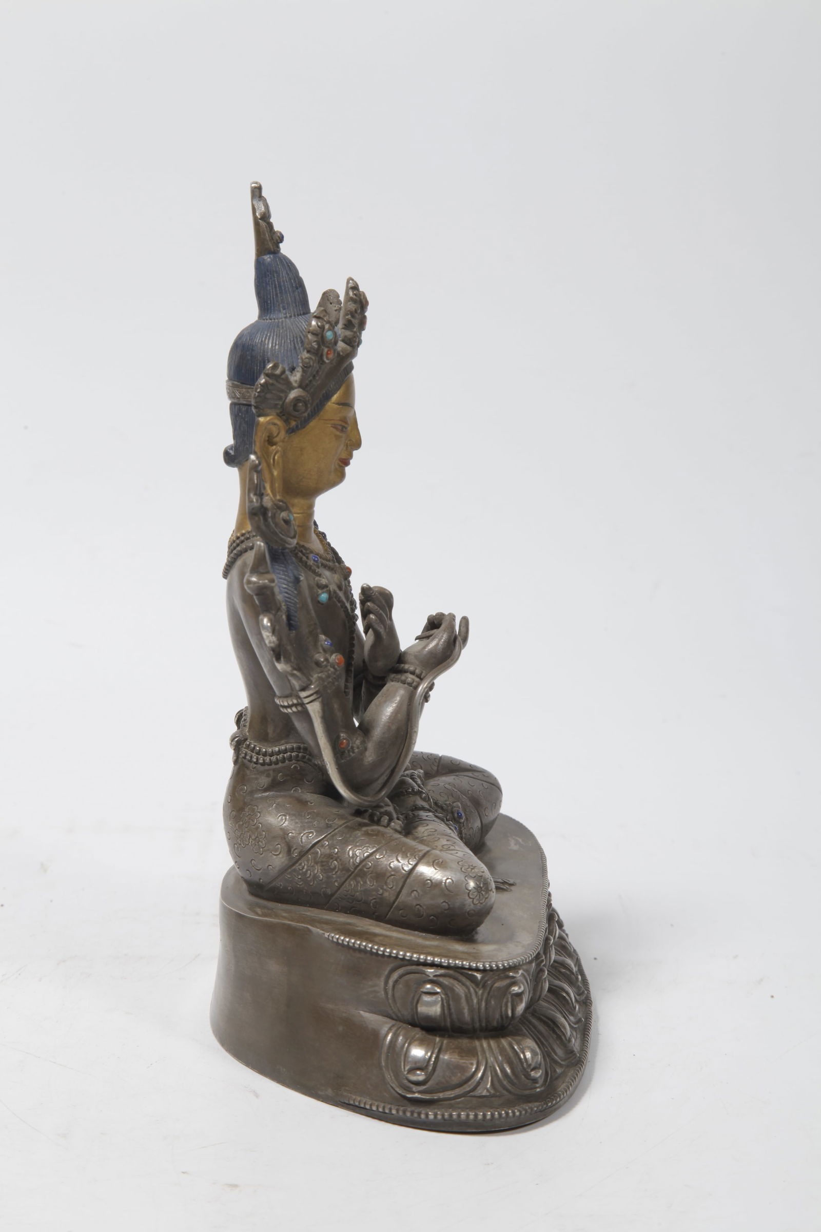 A GILT SILVER BUDDHA STATUE - 8