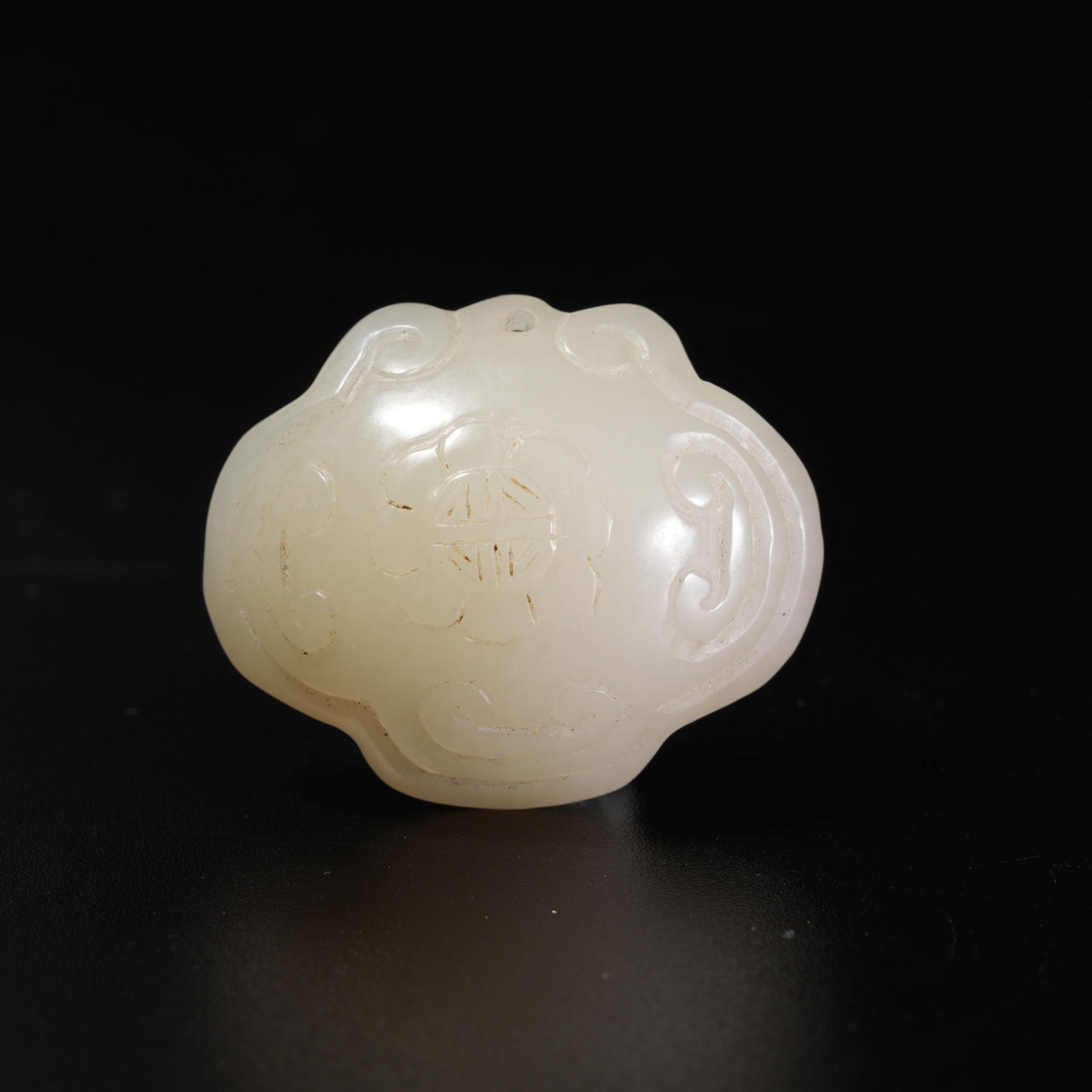 A HETIAN JADE PENDANT (1 of 7)