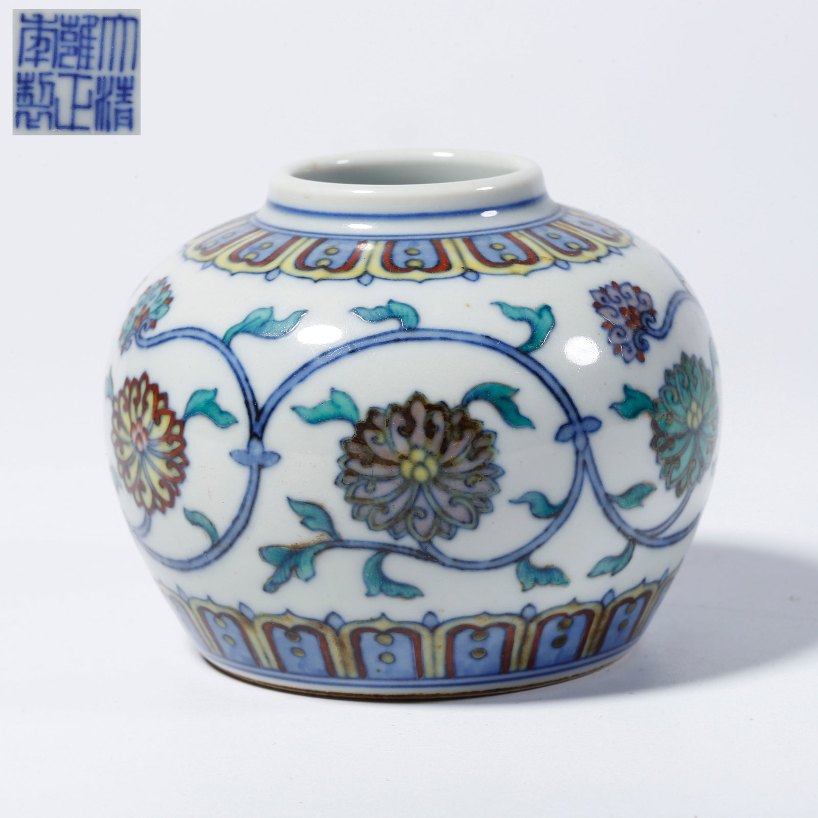 A DOUCAI JAR WITH FLORAL DESIGN (1 of 8)