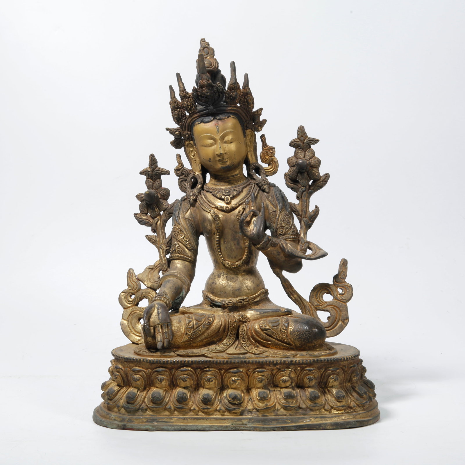 A GILT BRONZE BUDDHA STATUE: Gilt Bronze Buddha Statue