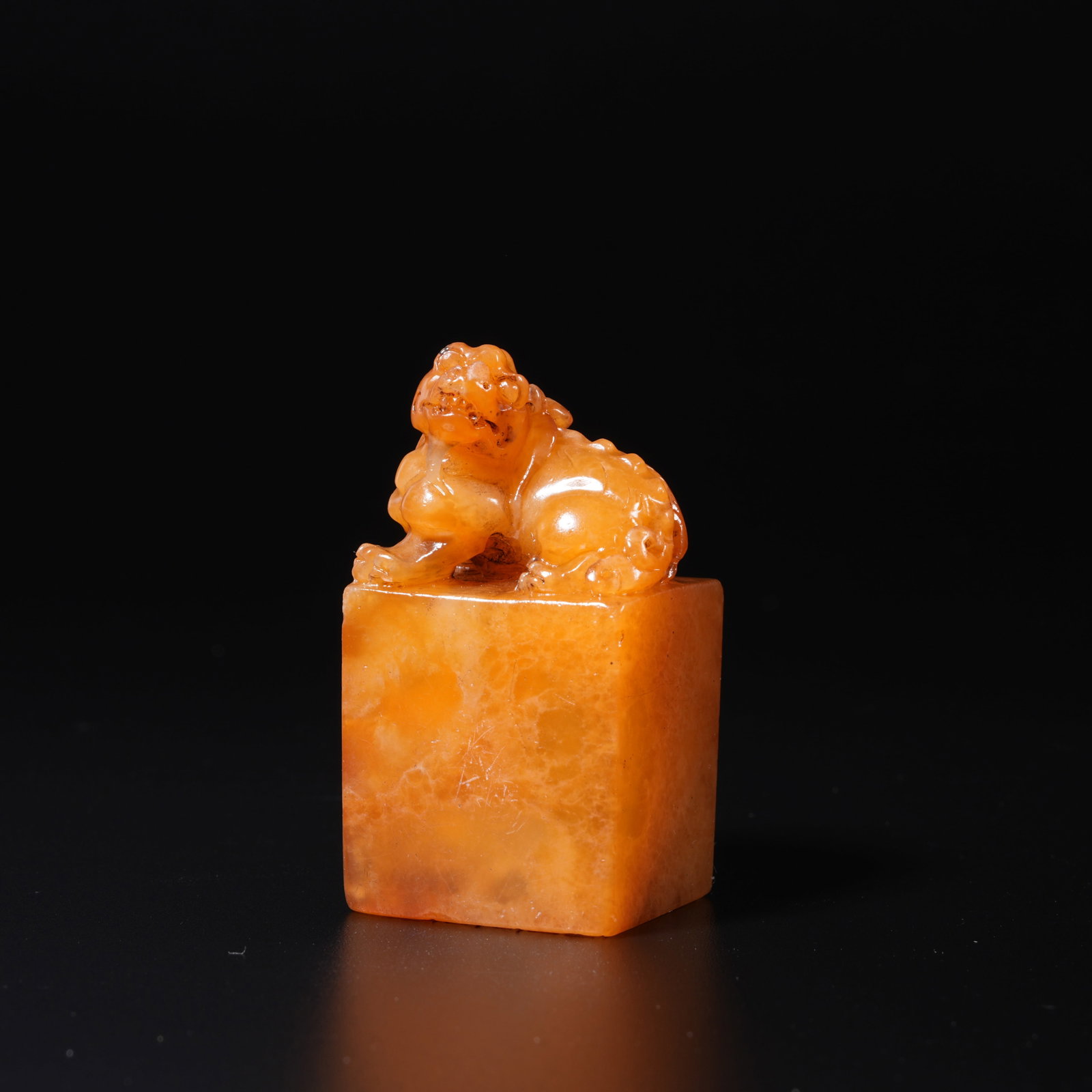 A SHOUSHAN TIANHUANG STONE CARVED SEAL WITH LION FINIAL: Shoushan Tianhuang Stone Carved Seal with Lion Finial