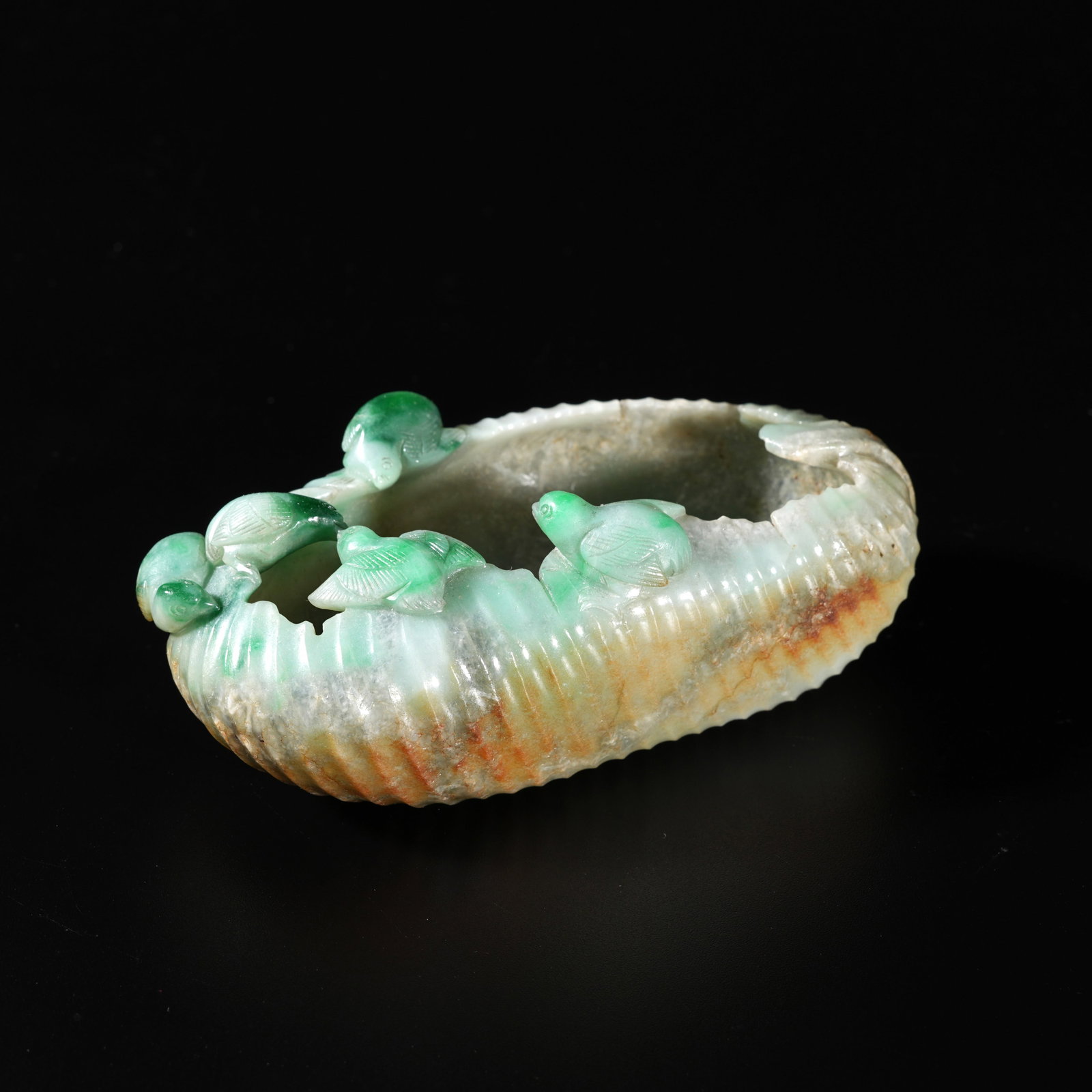 A JADEITE CARVED BIRD-MOTIF BASIN: Jadeite Carved Bird-Motif Basin