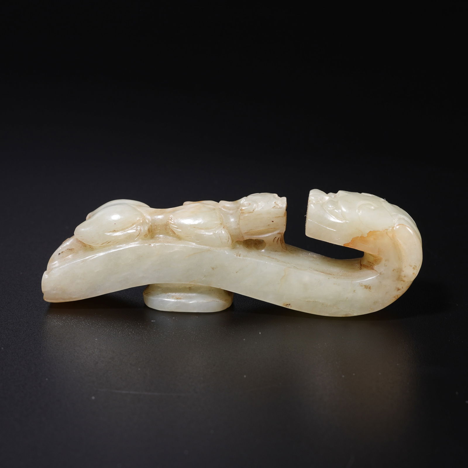 A HETIAN JADE CARVED DRAGON–PATTERN BELT HOOK (1 of 10)