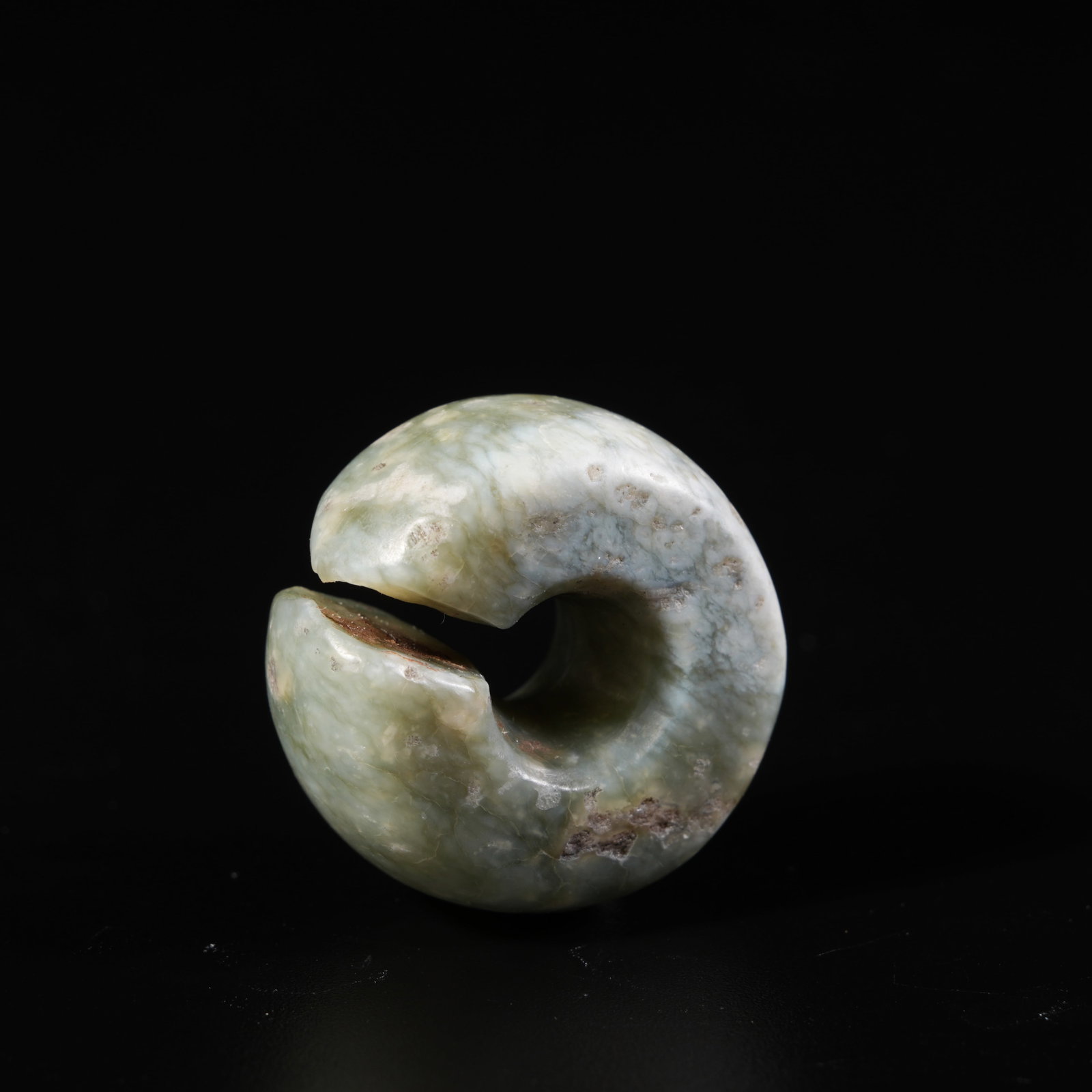 A HETIAN JADE PENDANT (1 of 7)